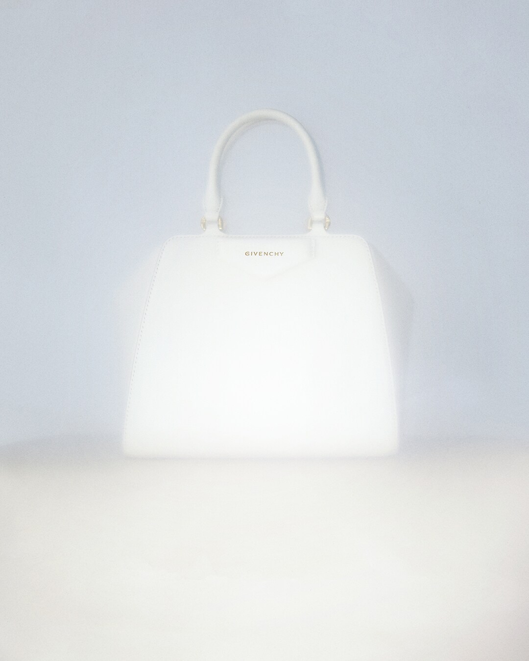 GIVENCHY 激レアホワイトハンドバッグ(*'ω'*) - ハンドバッグ