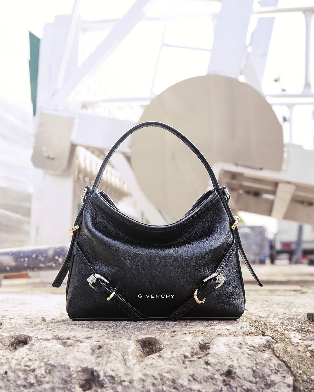 △　6/25　263069　GIVENCHY　ジバンシー　ライター　ゴールドカラー　喫煙グッズ　【真贋鑑定済】