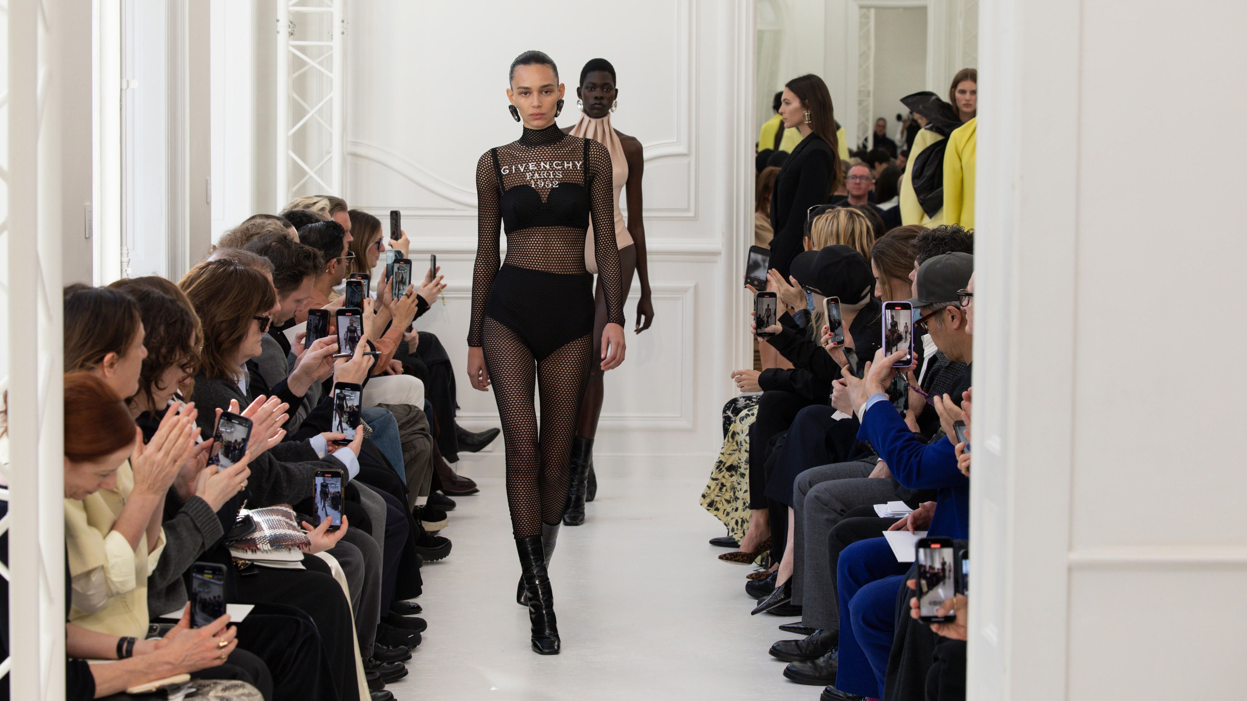 THE FALL WINTER 2025 WOMENSWEAR COLLECTION BY SARAH BURTON