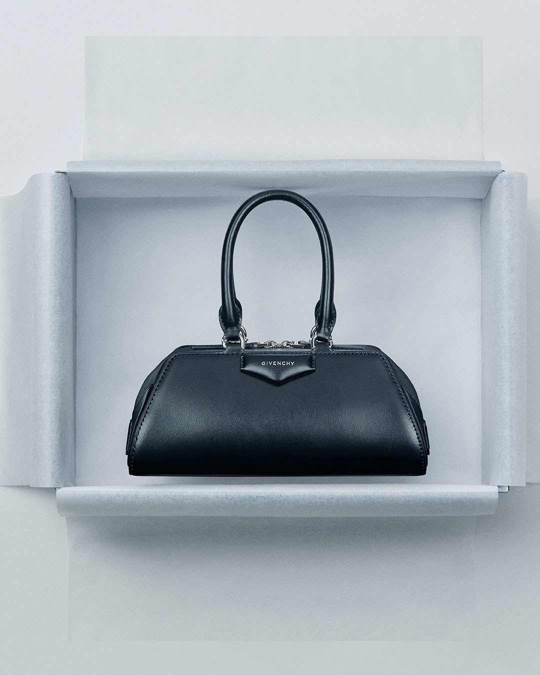 GIVENCHY_F25_STILLS_4x5_18