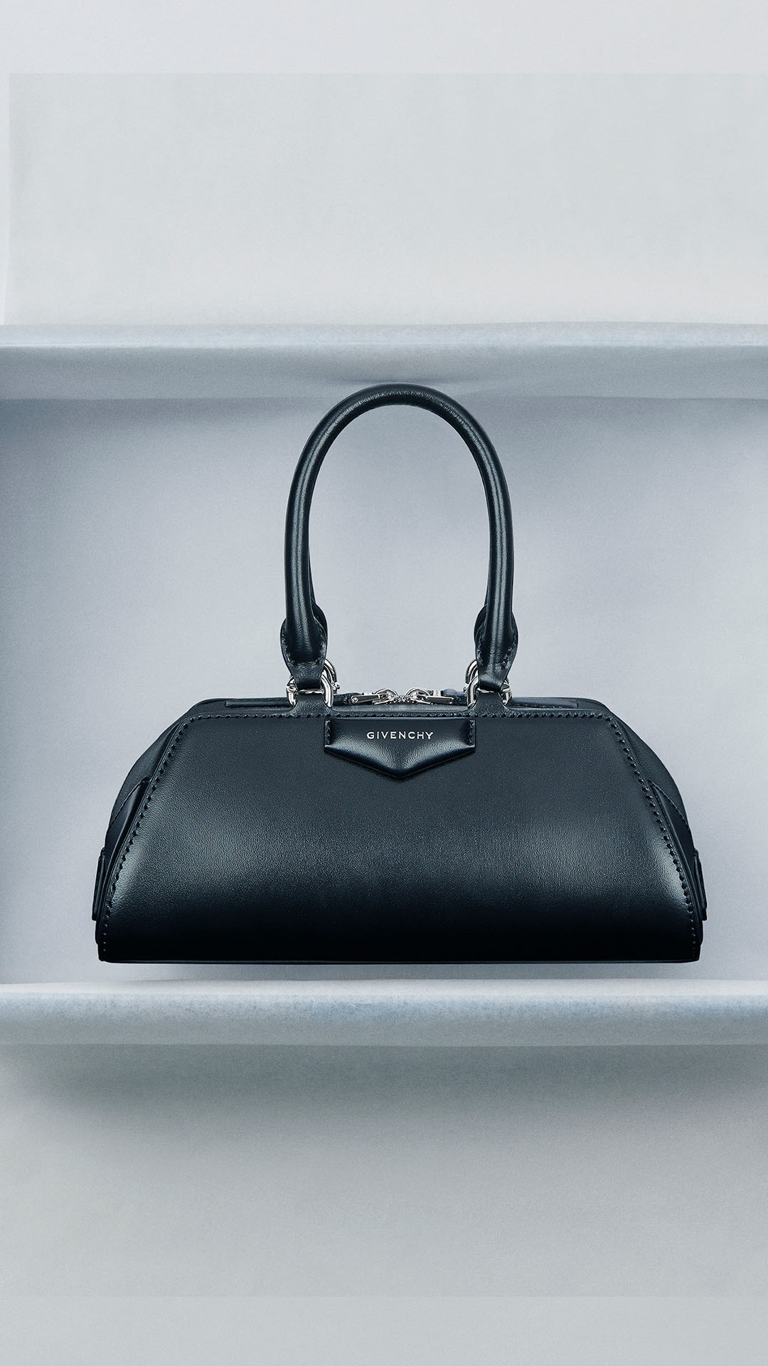 GIVENCHY_F25_STILLS_9x16_18WEB