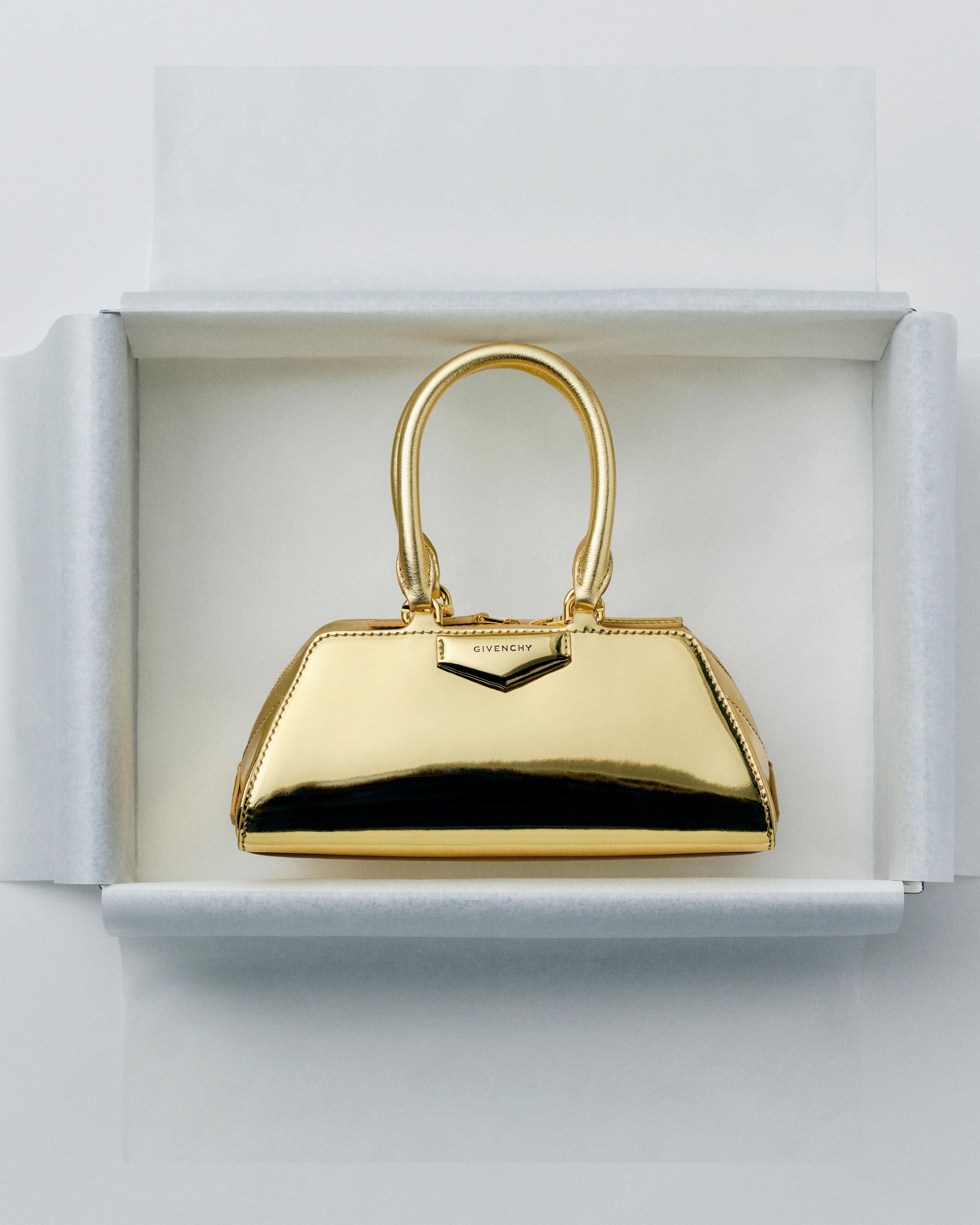 GIVENCHY_F25_STILLS_4x5_19