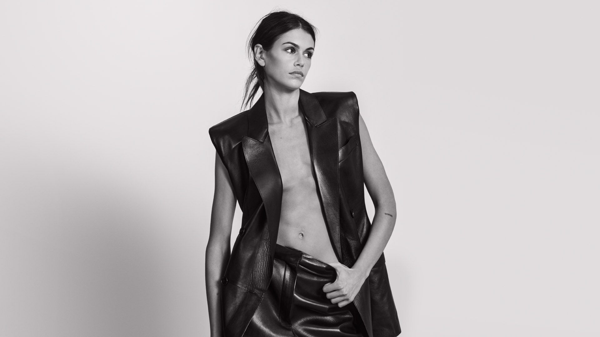 GIVENCHY_FW25_WOMEN_CAMPAIGN_DIGITAL_16x9_13