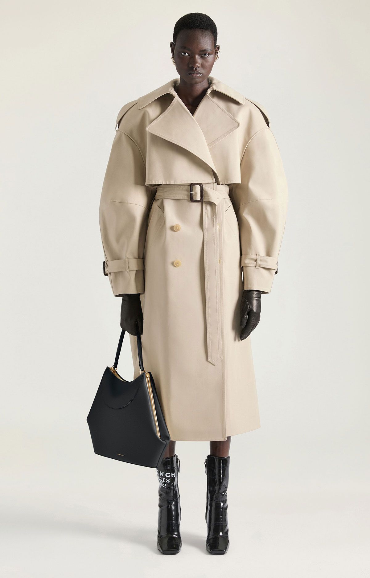 85%OFF【定価30万程】GIVENCHY ジバンシィ ヘビーウェイトポンチョ ジバンシィからショッピングバッグに着想した新作トートバッグが