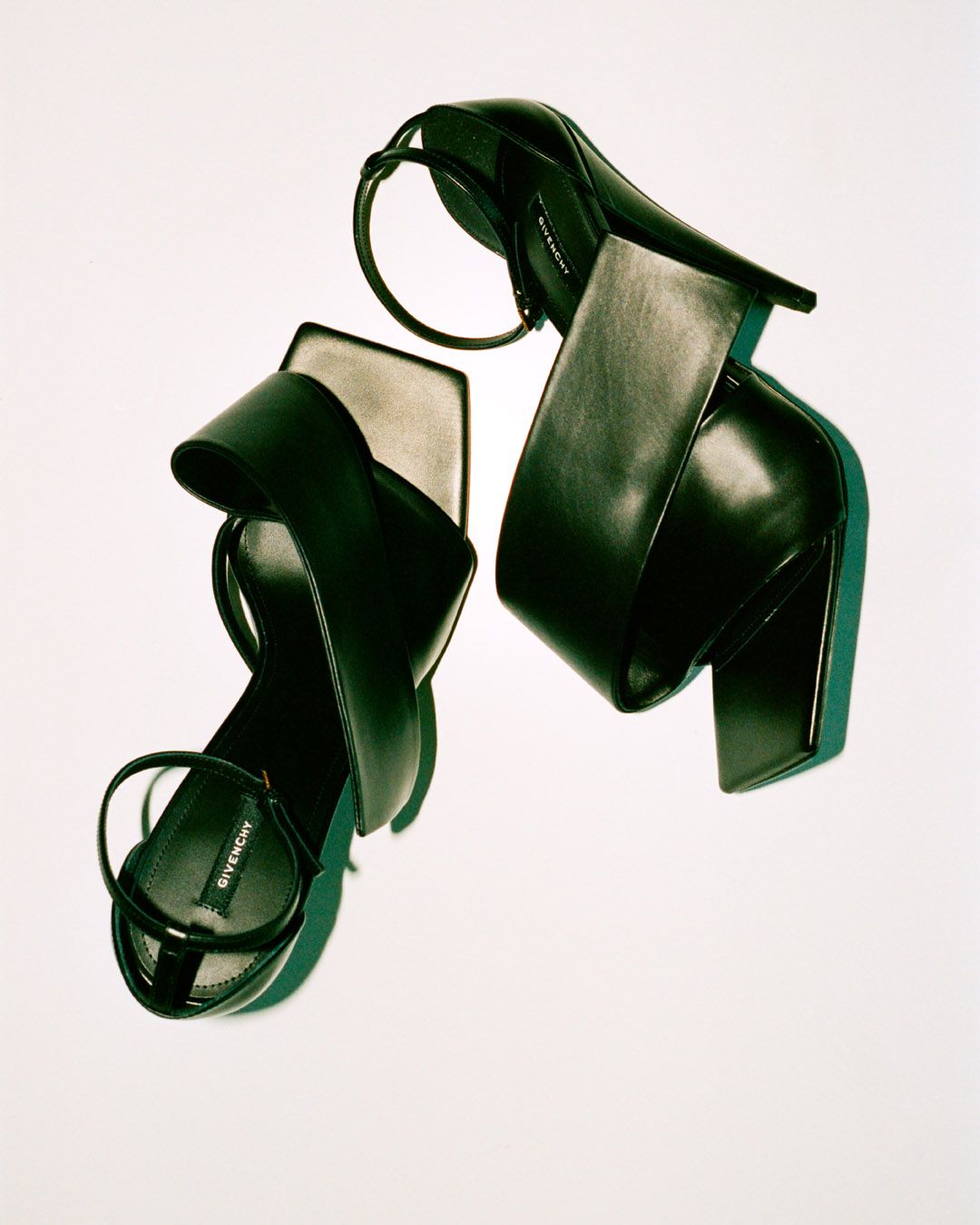 GIVENCHY サンダル GIVENCHY ジバンシィ サンダル SLIDE FLAT SANDALS BE3004E1UM
