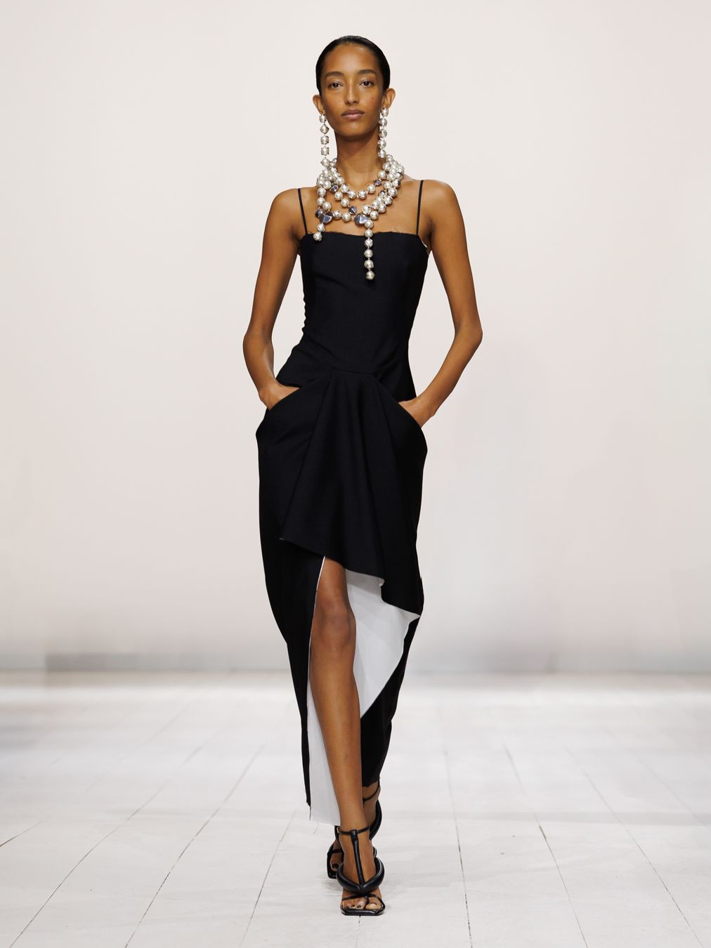Givenchy_SS26_WOMEN_SHOW_LOOK_12