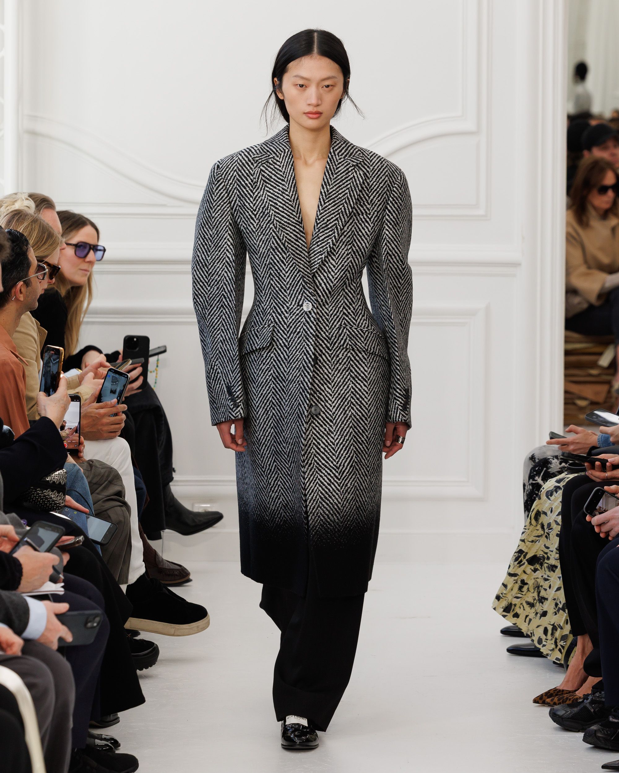 Givenchy_Womenswear_AW25_Look_09