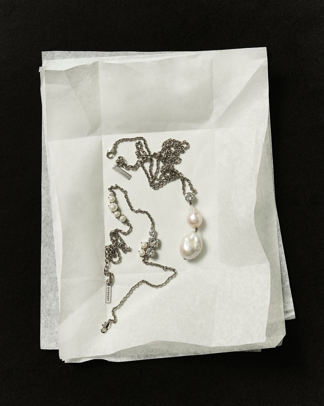 GIVENCHY_S26_STILL_CAMPAIGN_4x5_02