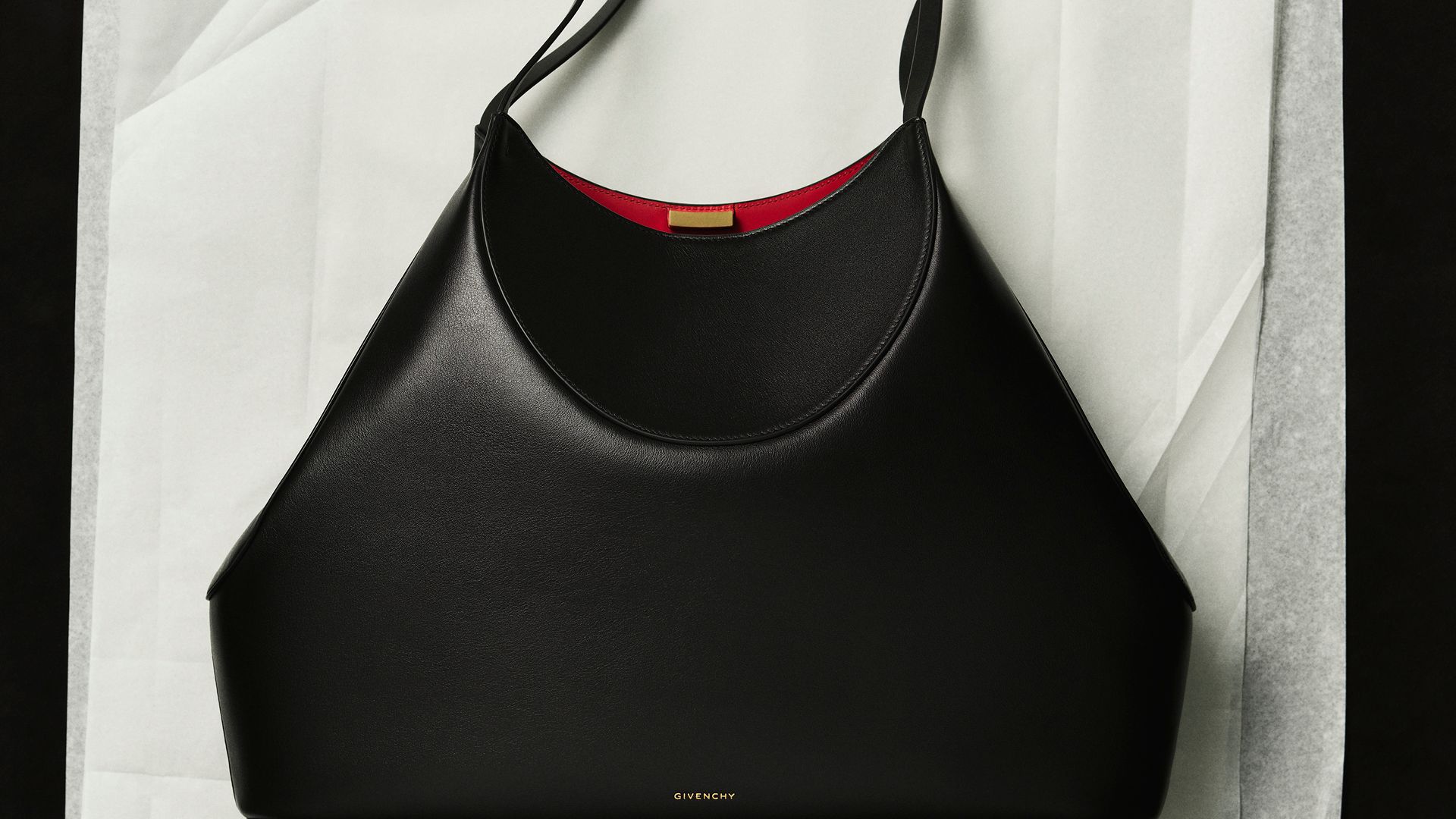 GIVENCHY_S26_STILL_CAMPAIGN_16x9_15