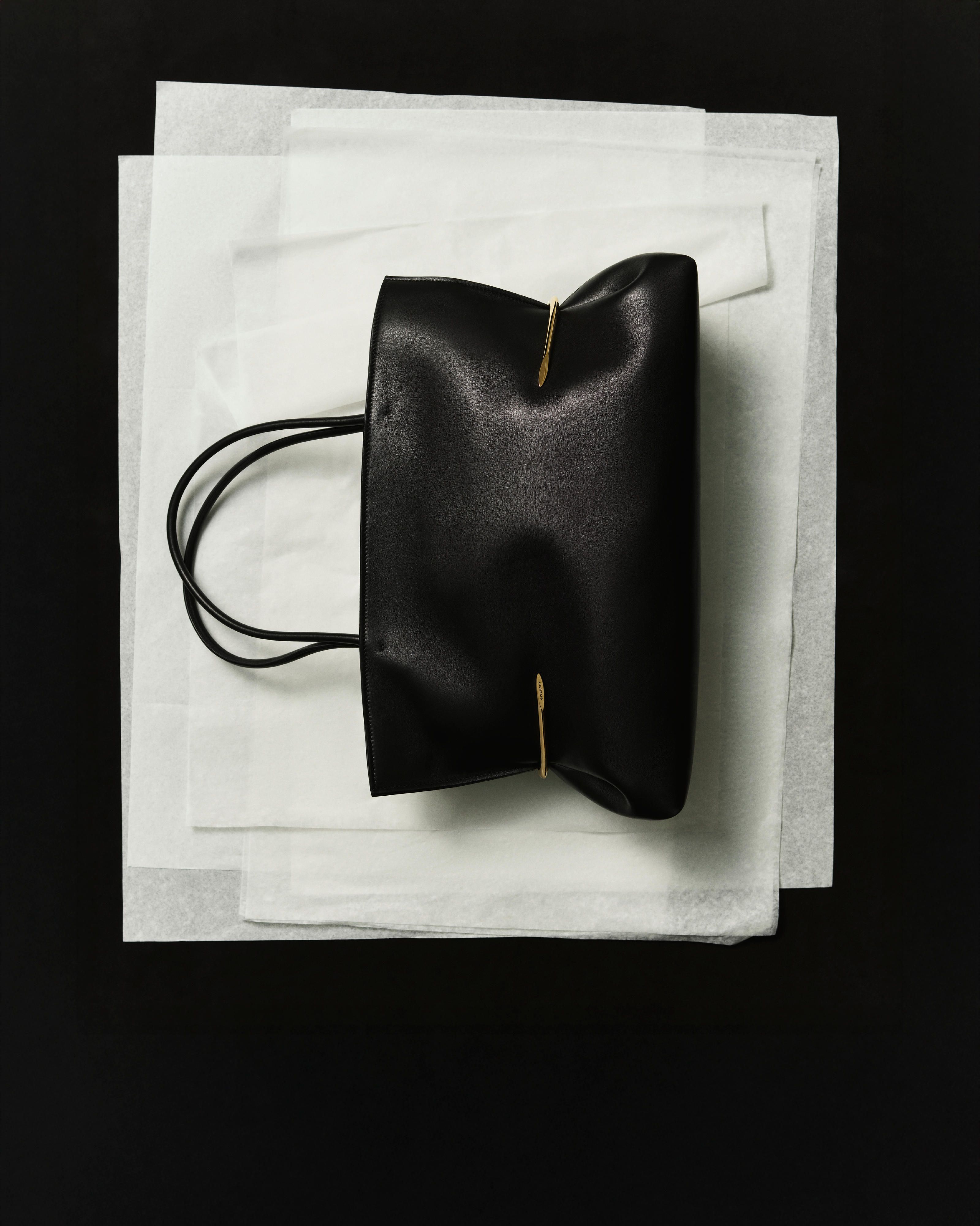 GIVENCHY_S26_STILL_CAMPAIGN_4x5_07B