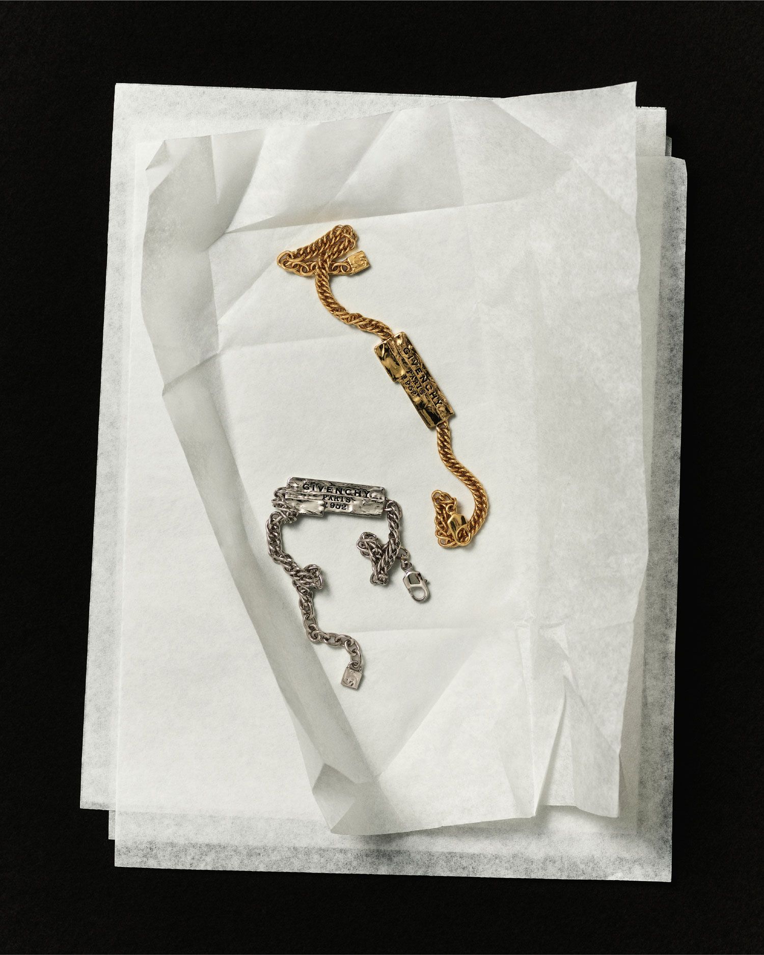 GIVENCHY_S26_STILL_CAMPAIGN_4x5_01 (3)