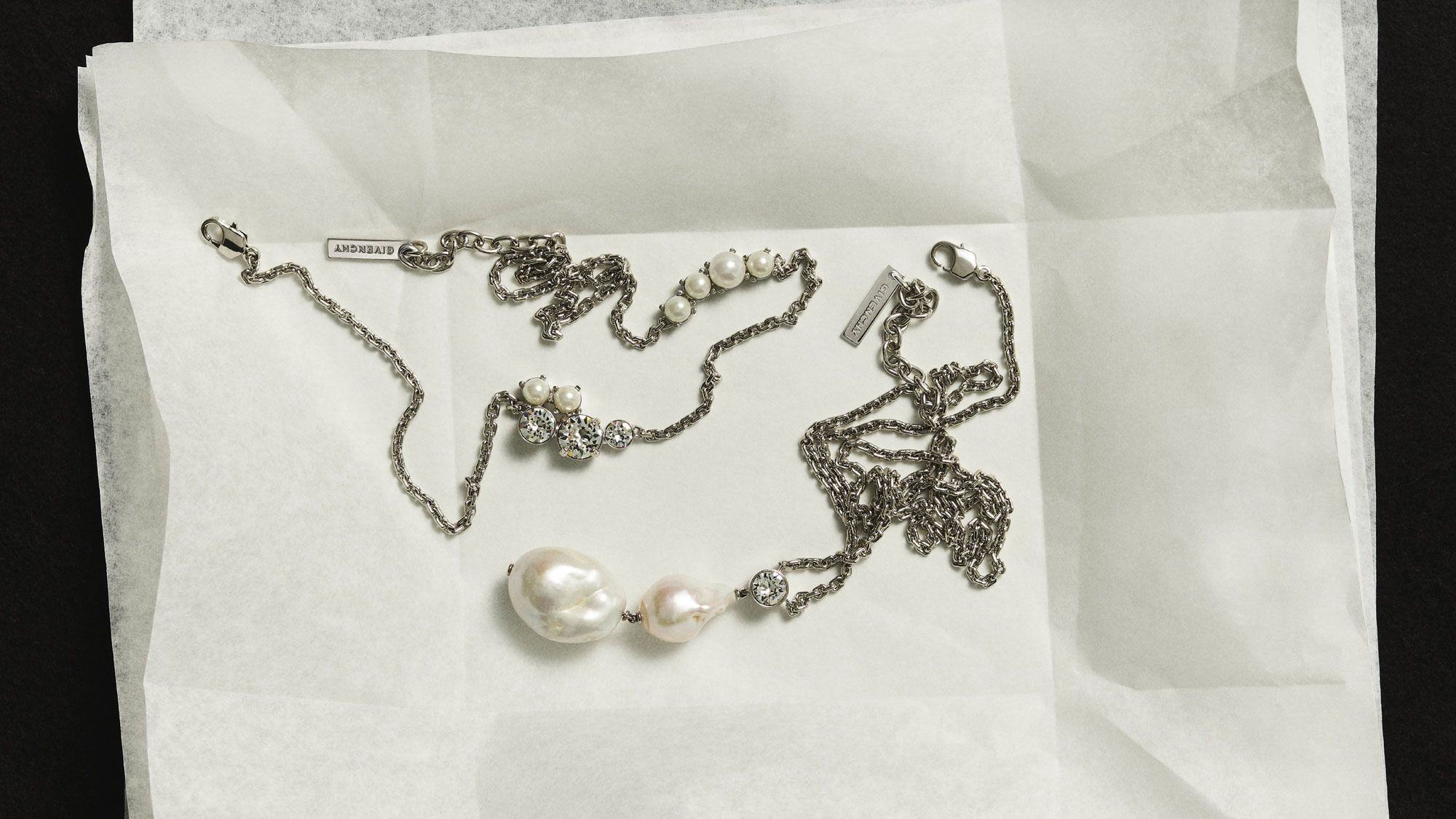 GIVENCHY_S26_STILL_CAMPAIGN_16x9_10