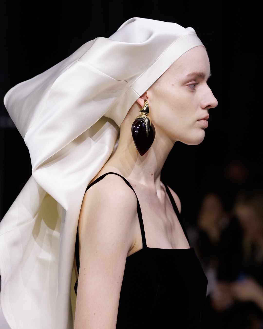 GIVENCHY_FW26_WOMEN_SHOW_LOOK_02_DETAILS_1_004