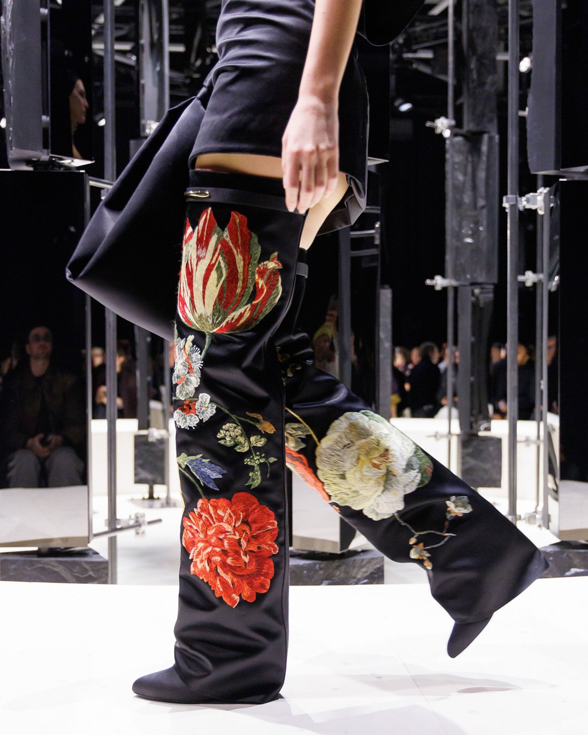 GIVENCHY_FW26_WOMEN_SHOW_LOOK_44_DETAILS_2_-003