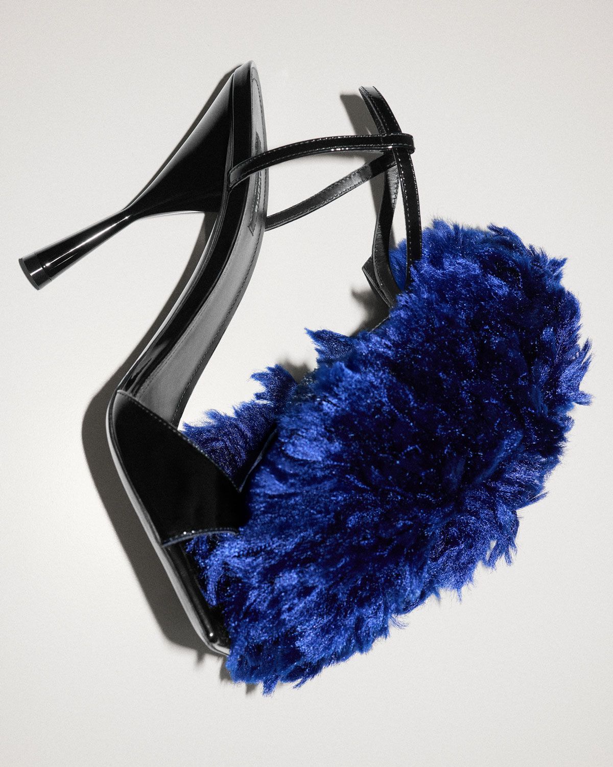 reduced_SHOT_09_BLUE_POMPOM_0632