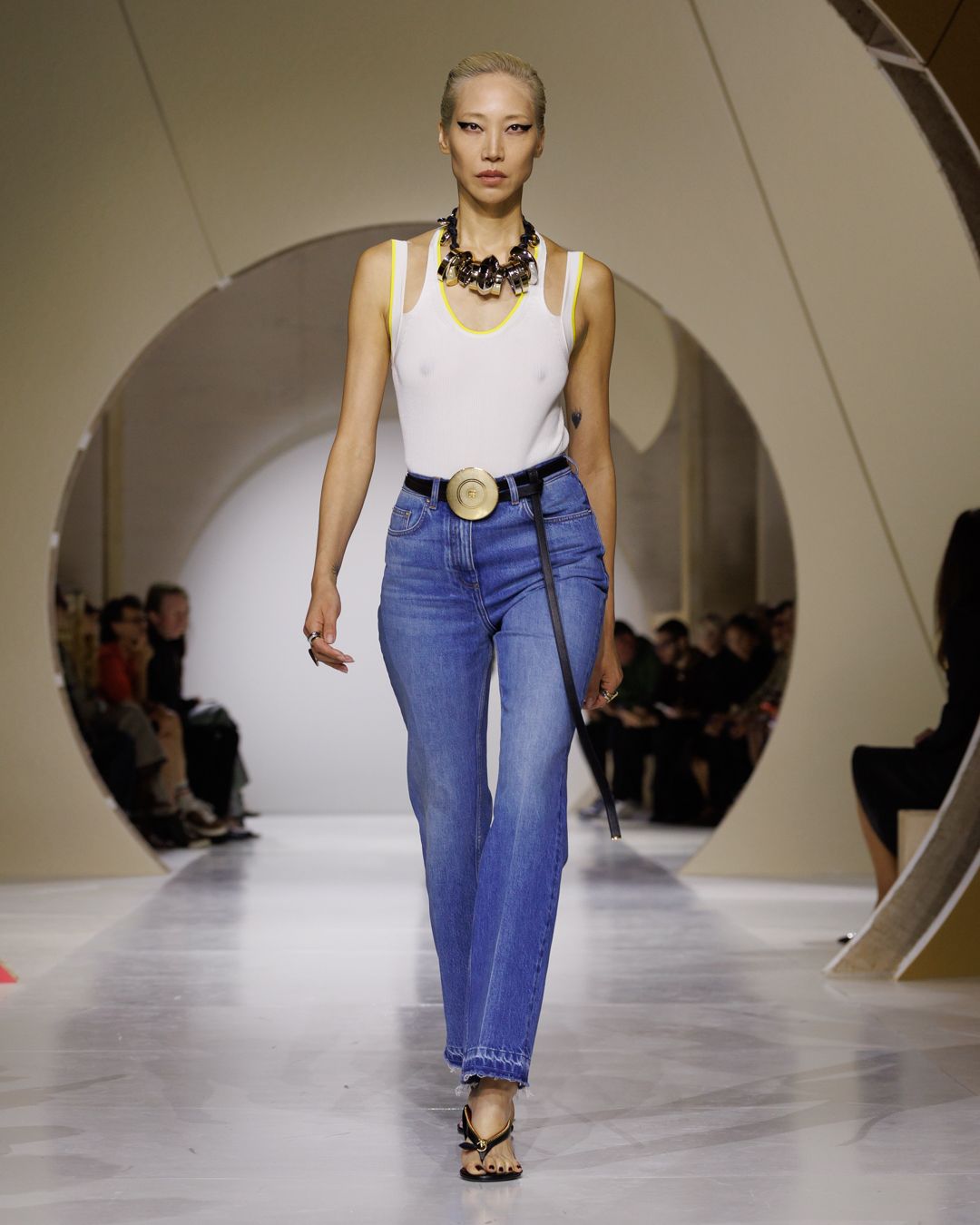 GIVENCHY_SS27_WOMEN_SHOW_LOOK_02