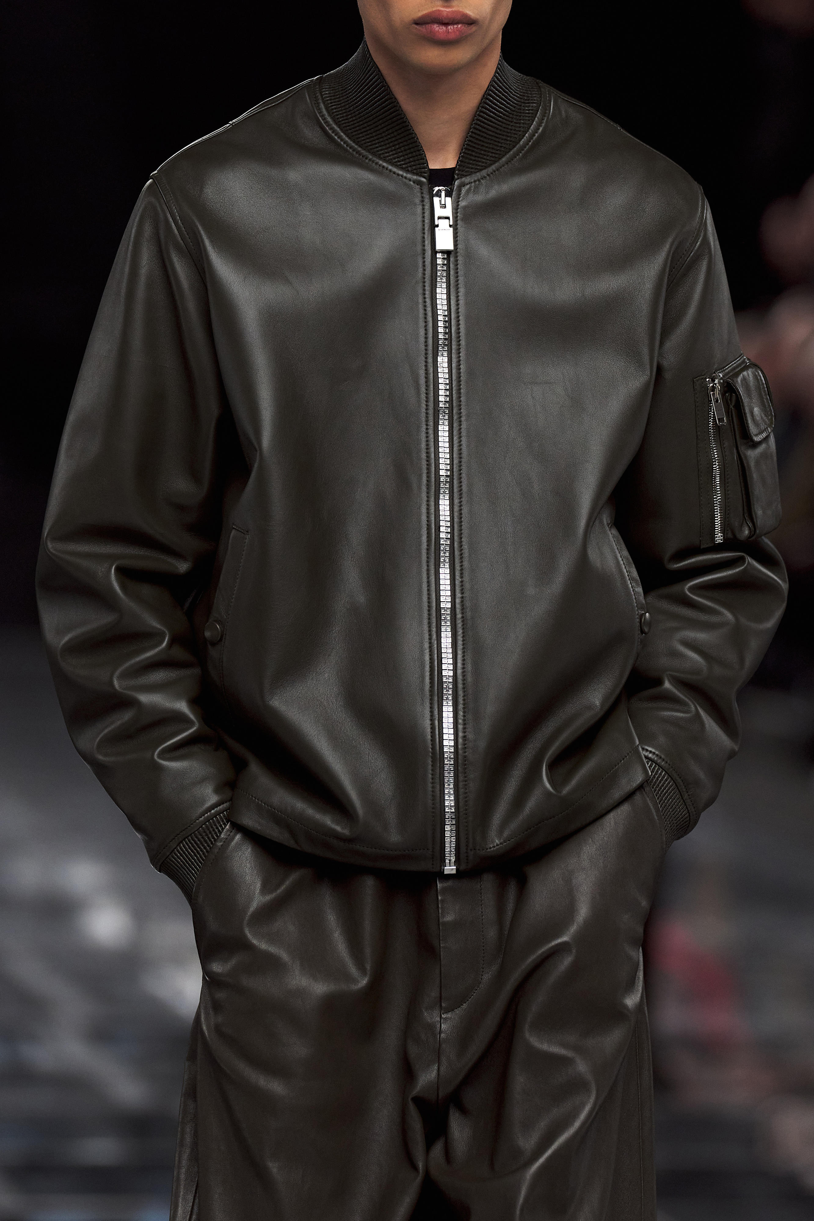 GIV_226D_RTW_Details_53