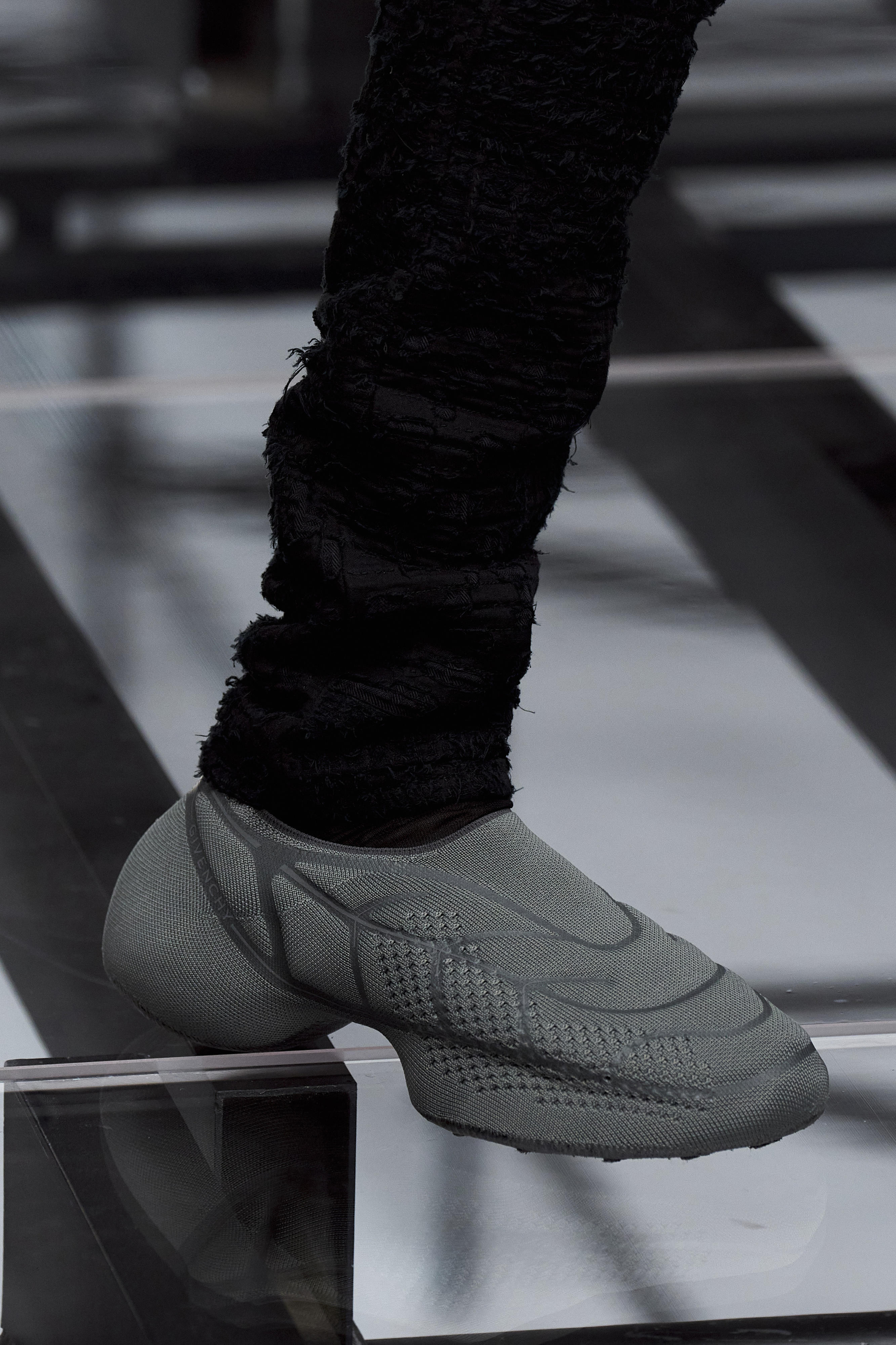 GIV_226D_RTW_Details_38