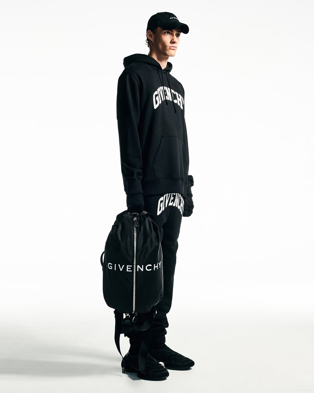 GIVENCHY_SPRING23_MEN_10_1080X1350