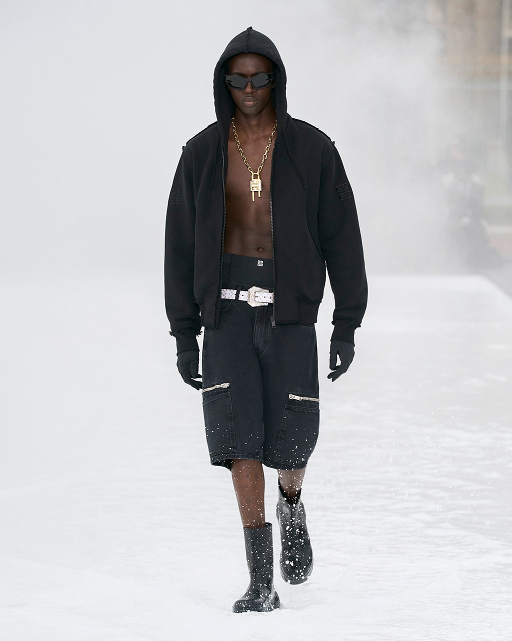 LOOK03