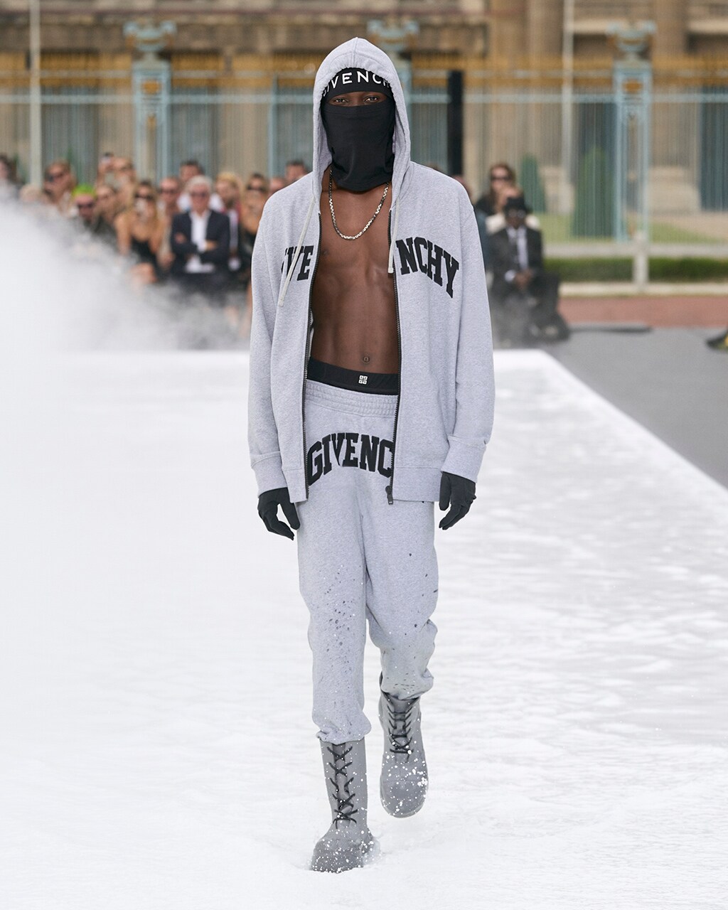 Look 25