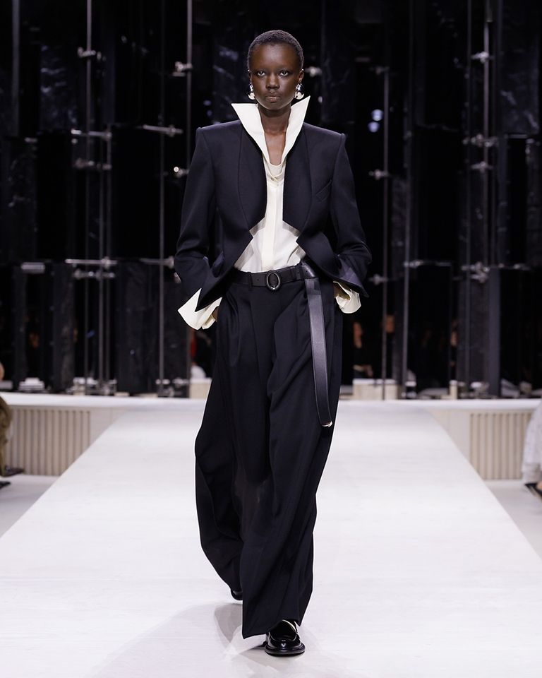 2026年秋冬ウィメンズコレクション ショー | Givenchy
