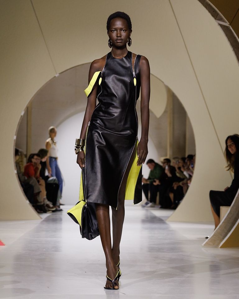 2027年春夏ウィメンズコレクション ショー | Givenchy