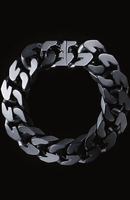 Discover the G Chain Necklace