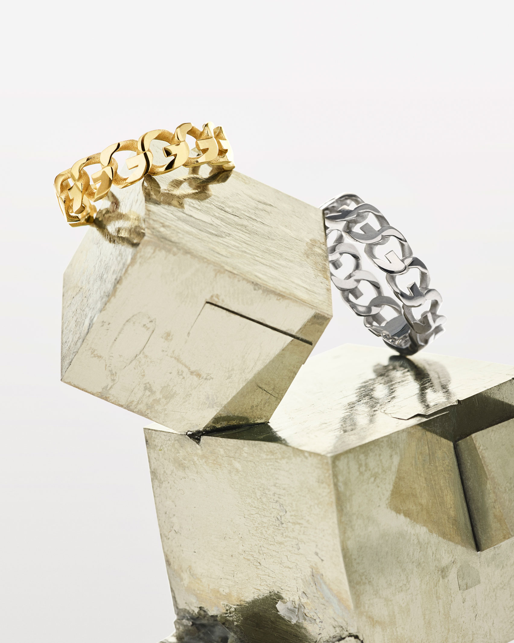G Chain Ring set in metal