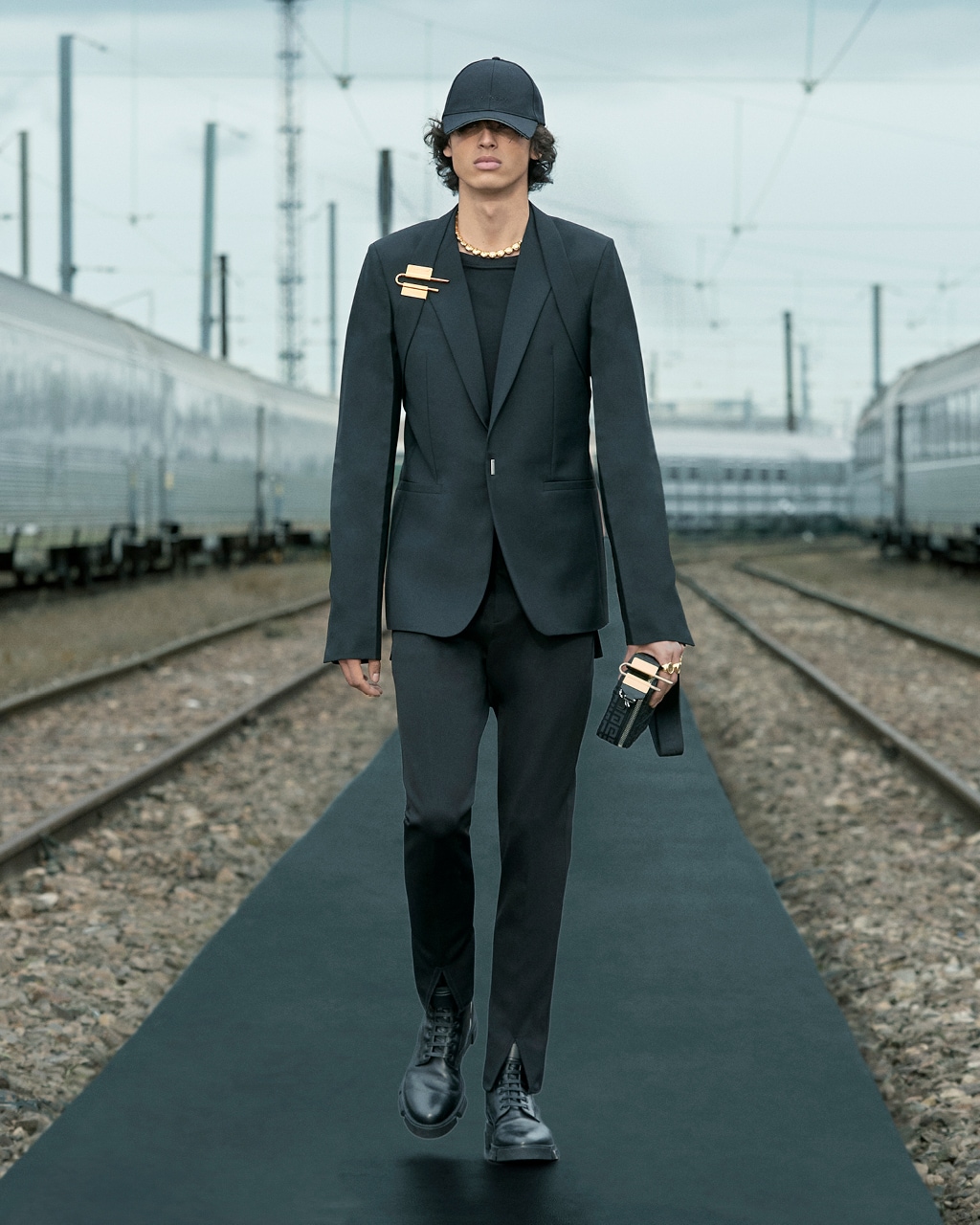 Spring 2022 pre-collection Look 33