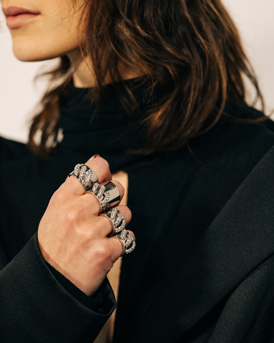 Stitch ring in metal with crystals