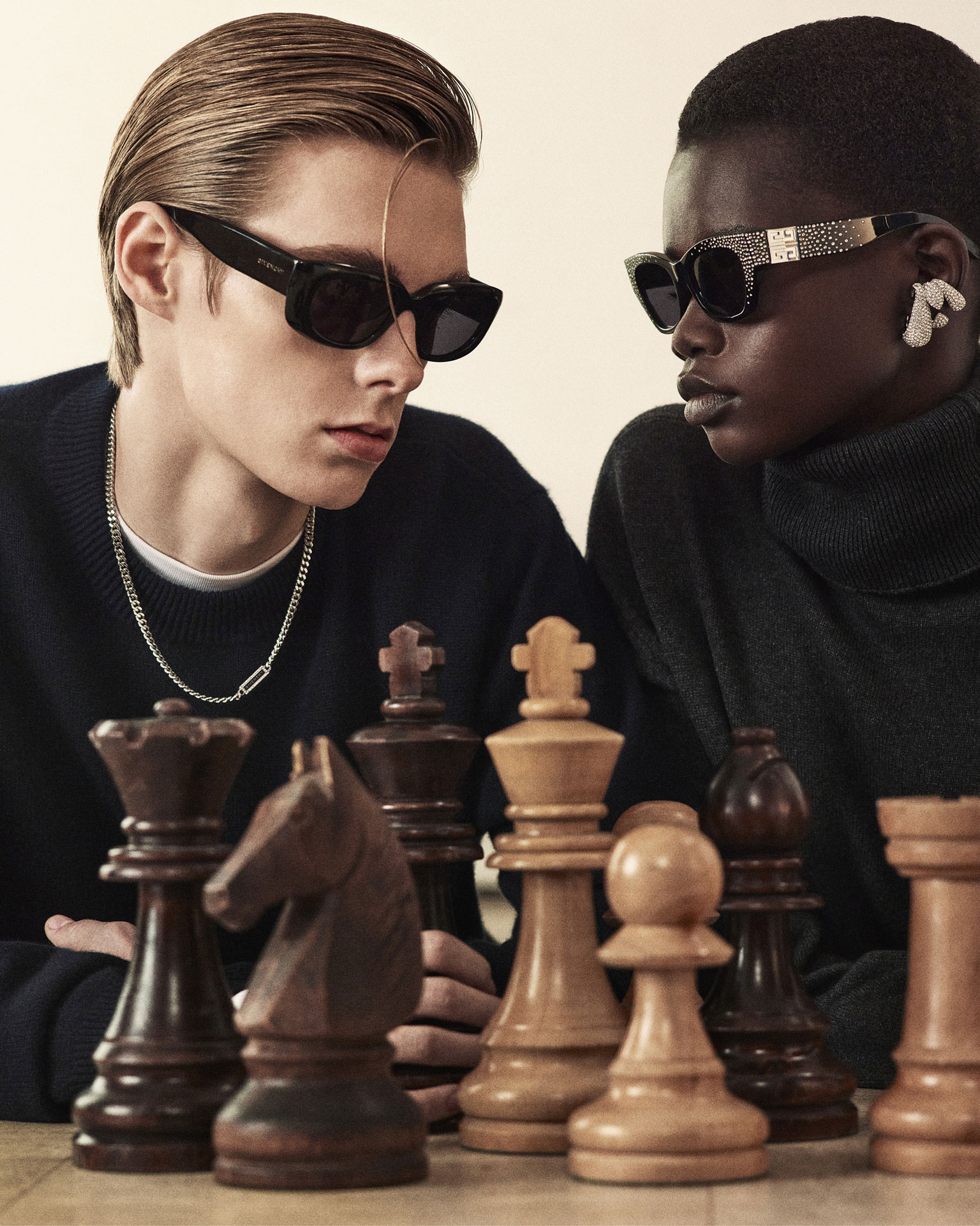 Page https www.givenchy us en US women accessories sunglasses page 4 3FbuildURL 3FbuildURL 3FbuildURL 3FbuildURL buildURL true Women s Designer Sunglasses Givenchy US