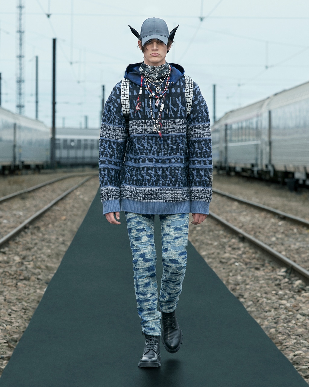 Spring 2022 pre-collection Look 24