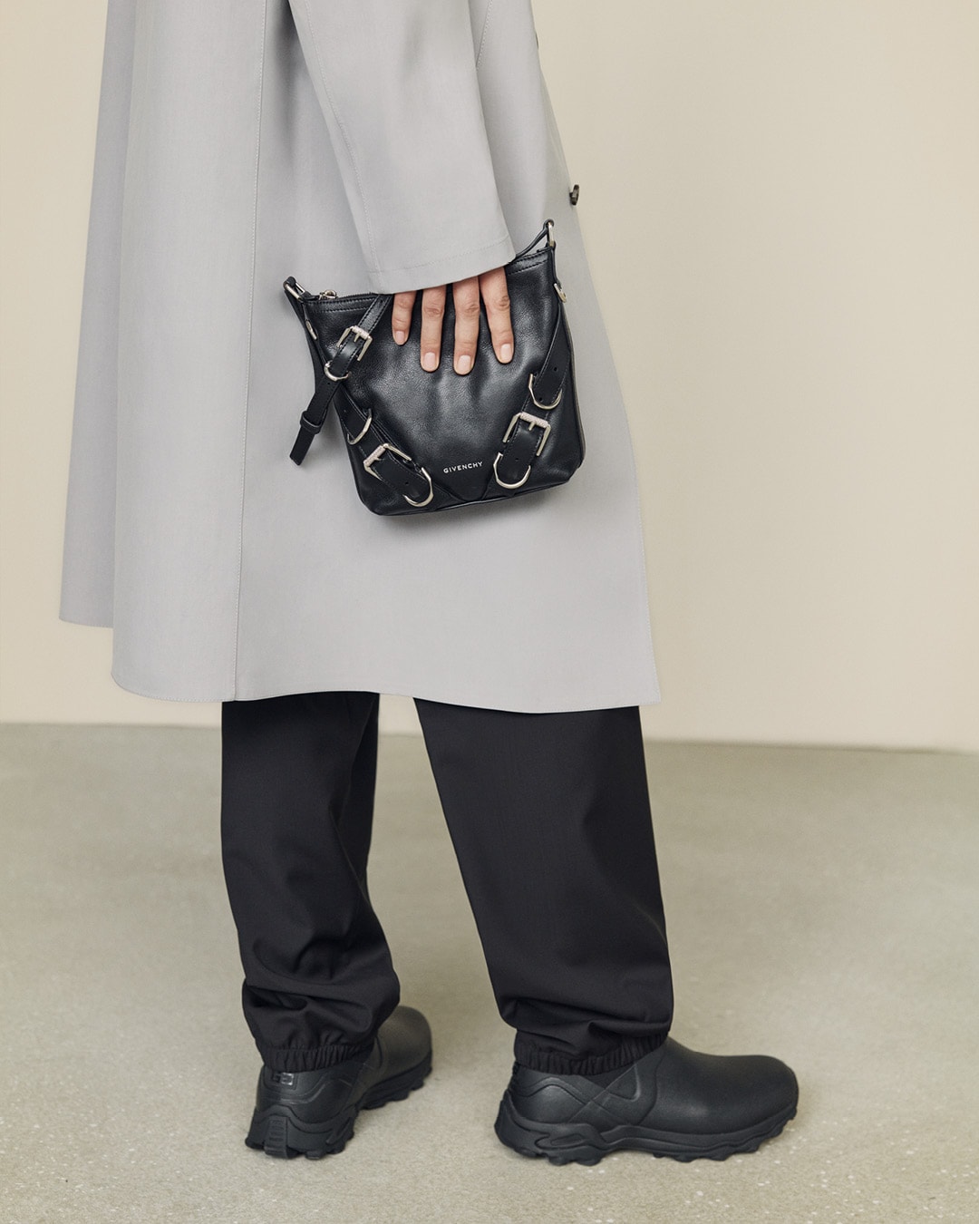 未使用級✨ジバンシー ボディバッグ ウエストバッグ 温く レザー ビッグロゴ