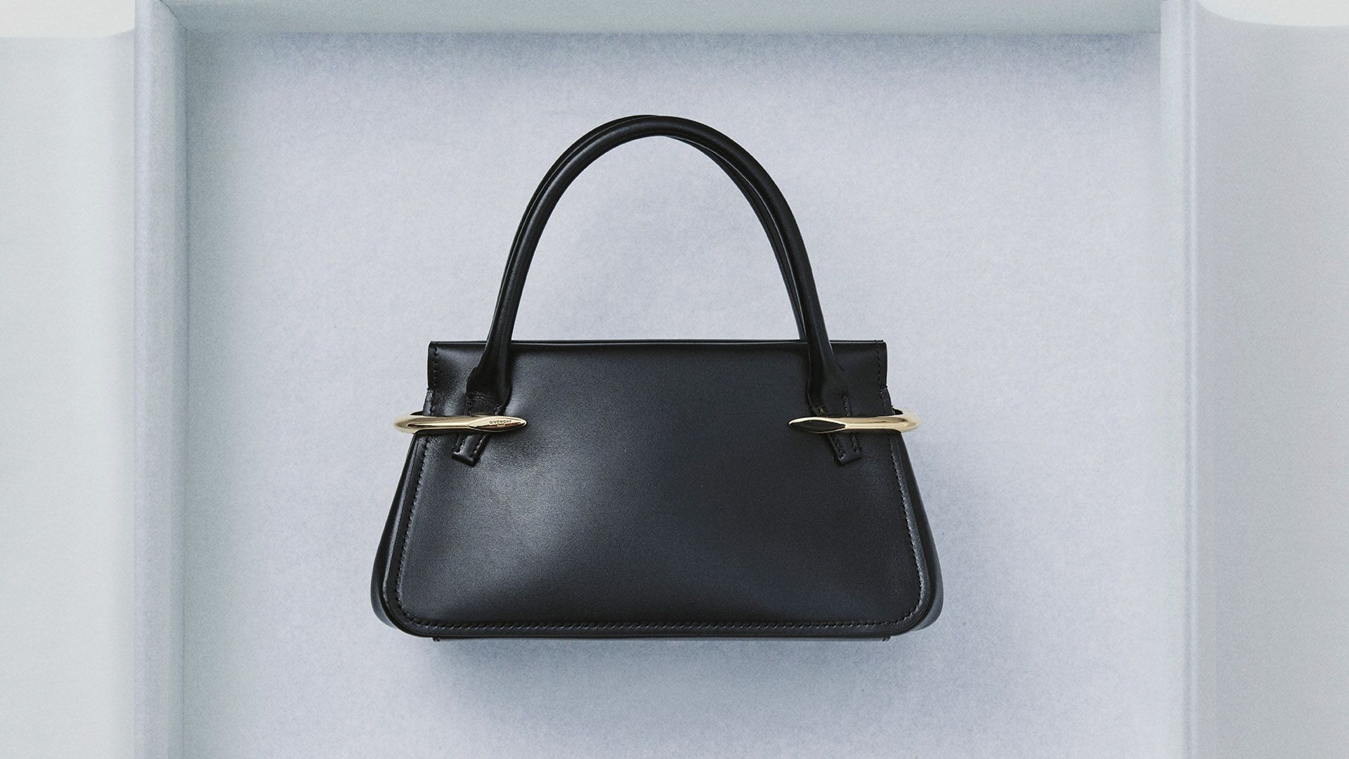 Mini Pinch bag in leather
