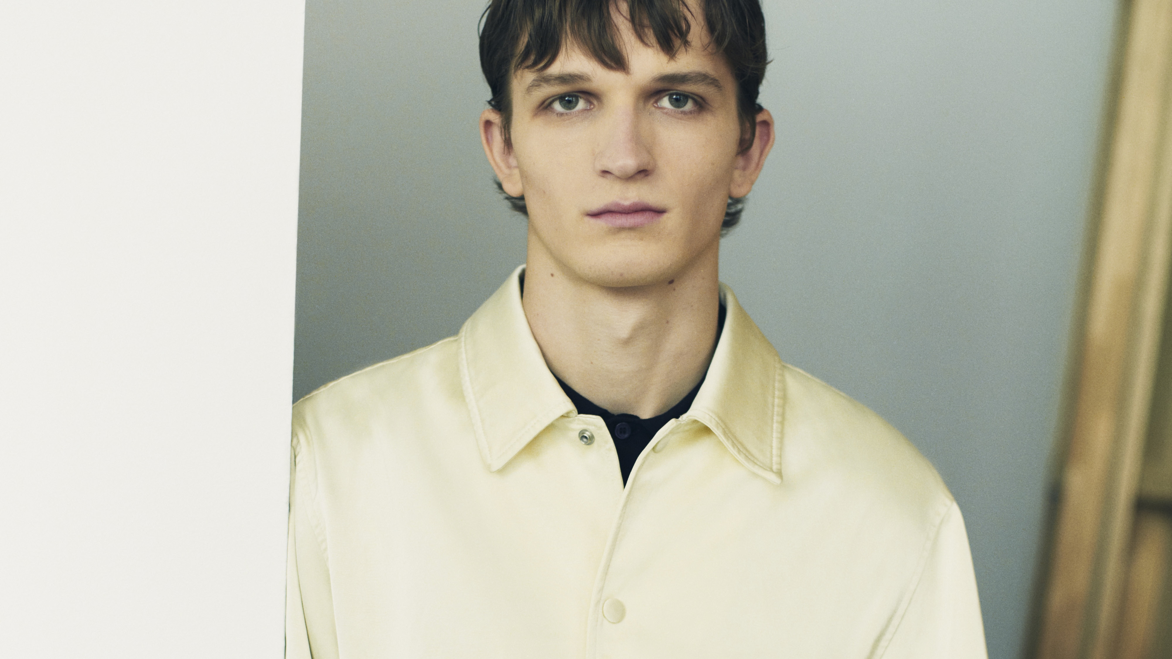 Slim fit suit-jacket in wool with satin collar