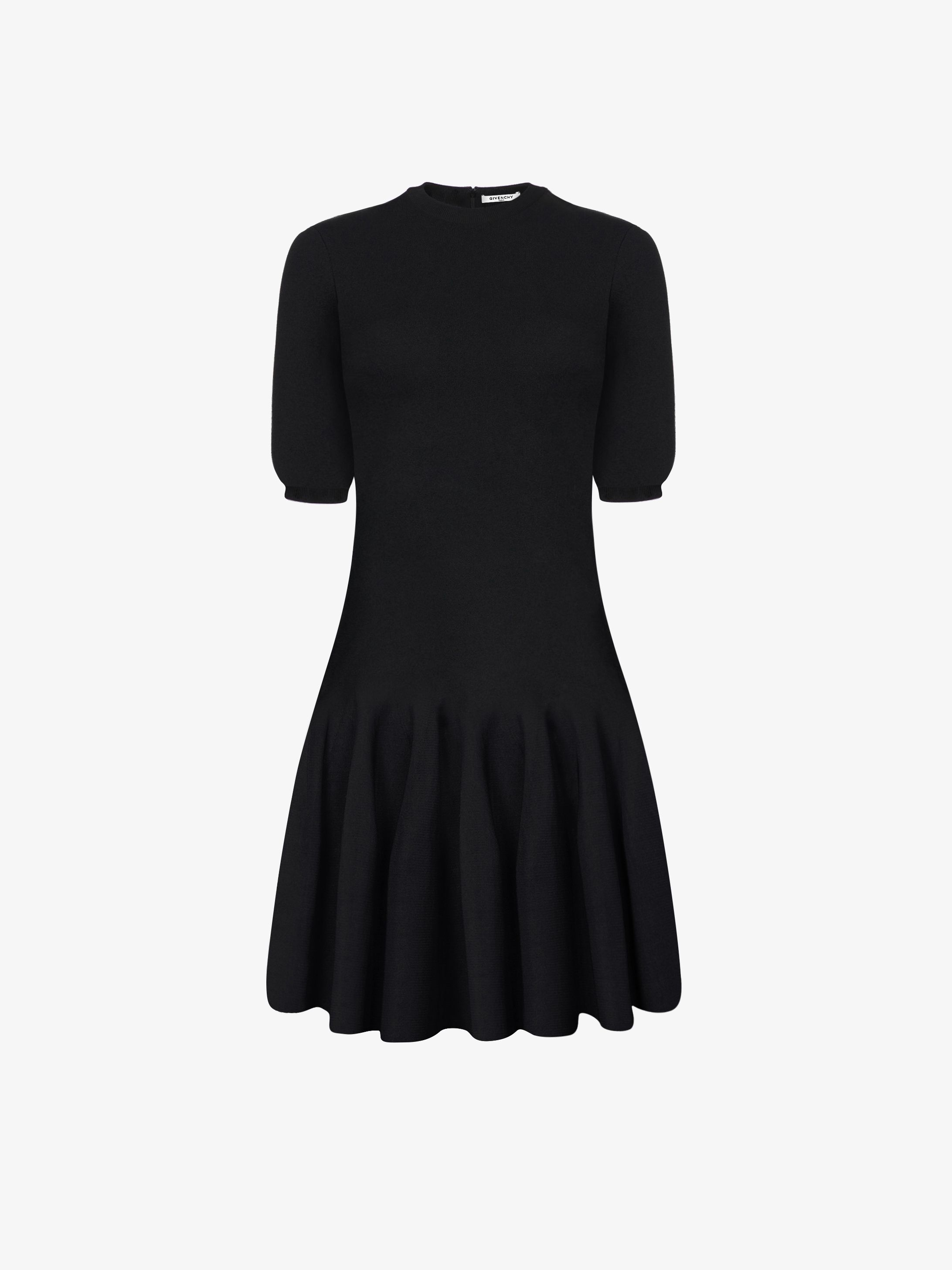 Short dress in knit