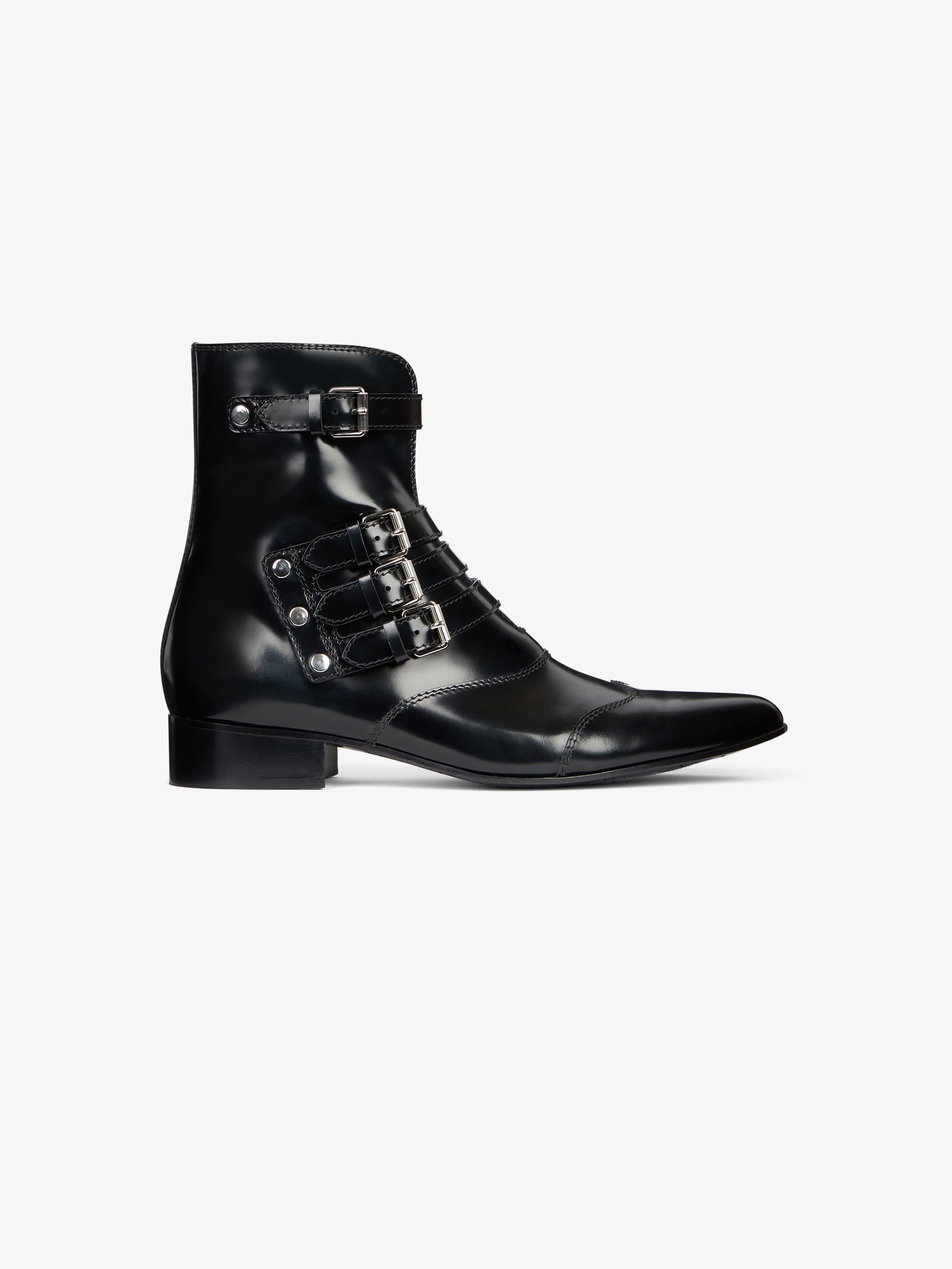 Bottines à boucles métalliques