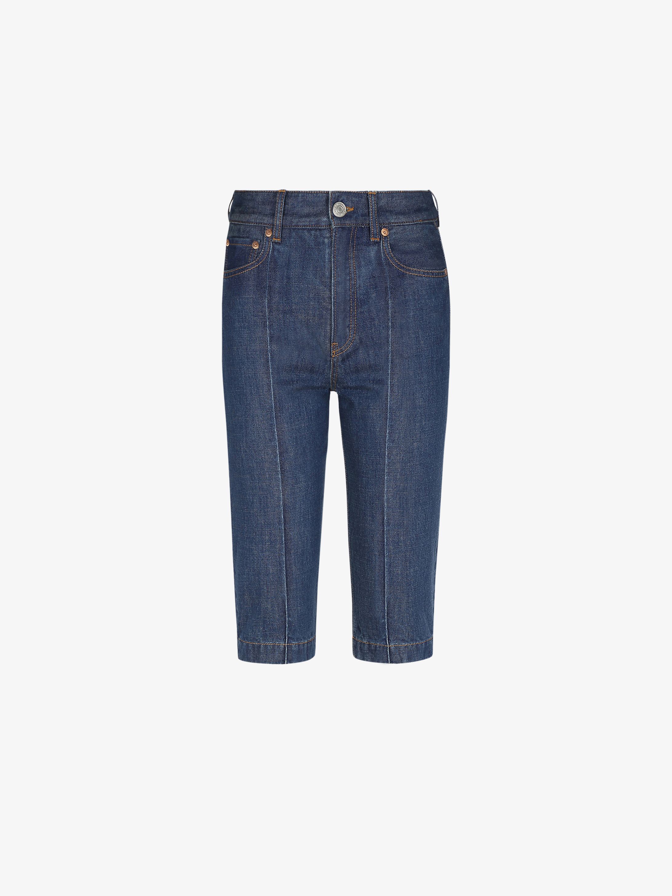 Bermuda en denim à plis graphiques