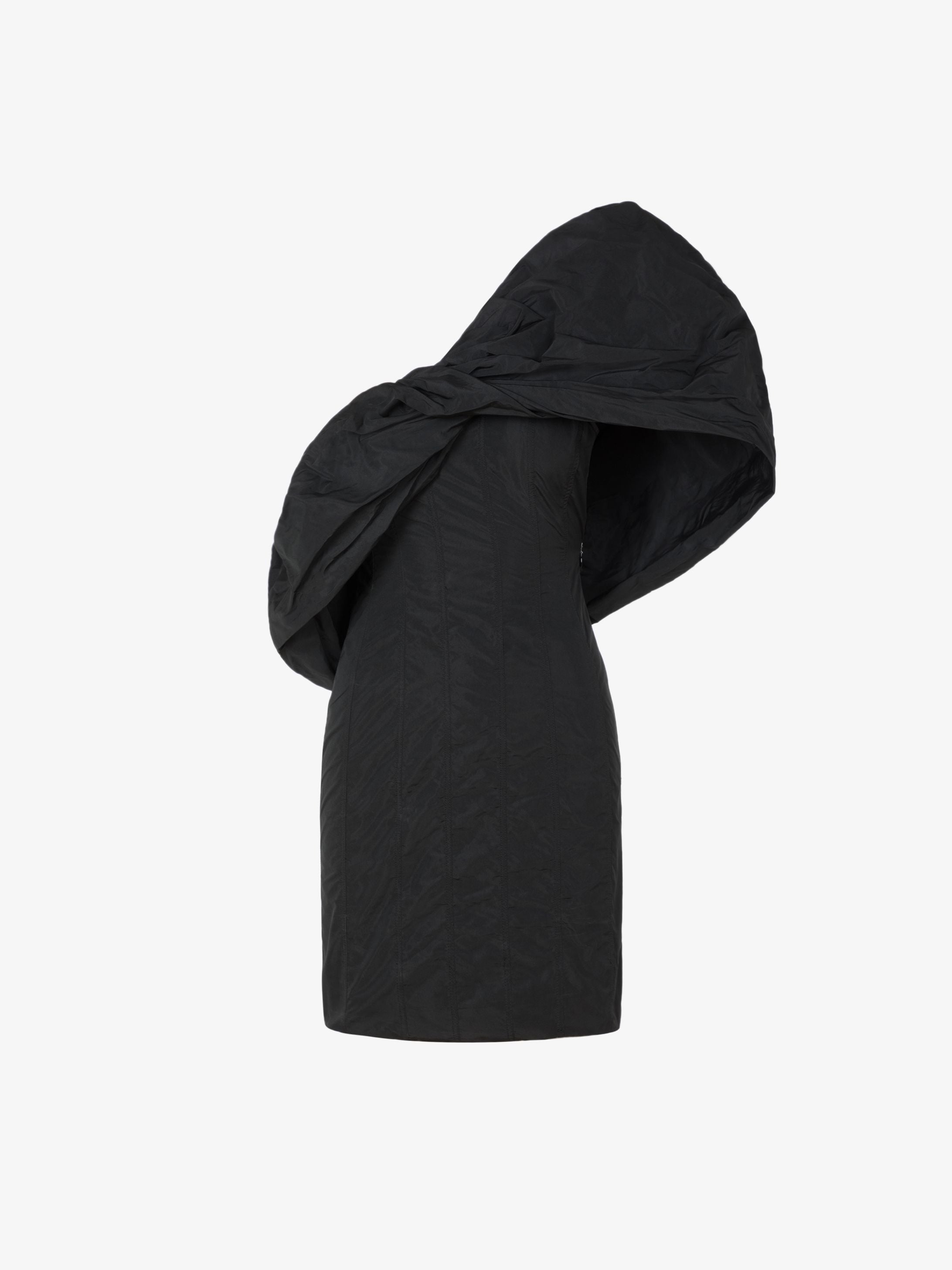 Robe courte asymétrique à manche bouffante