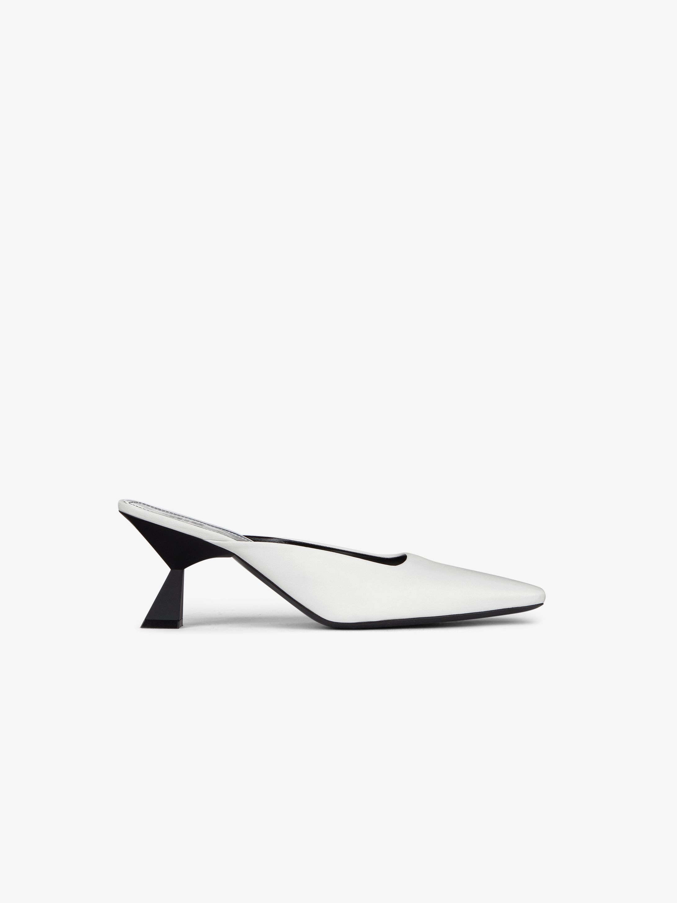 Mules in leather with asymmetrical heels
