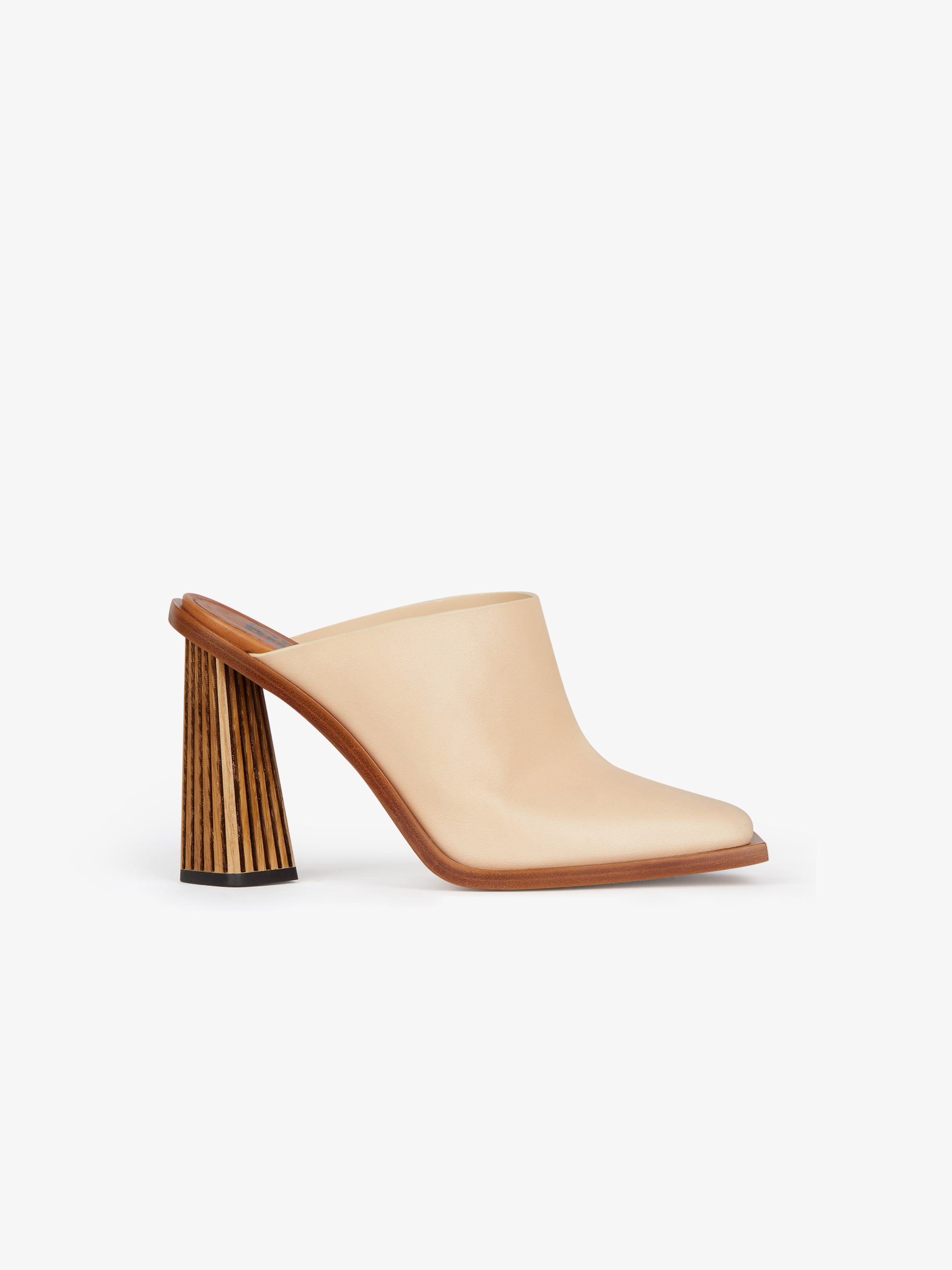 Sabot di pelle con tacco di legno