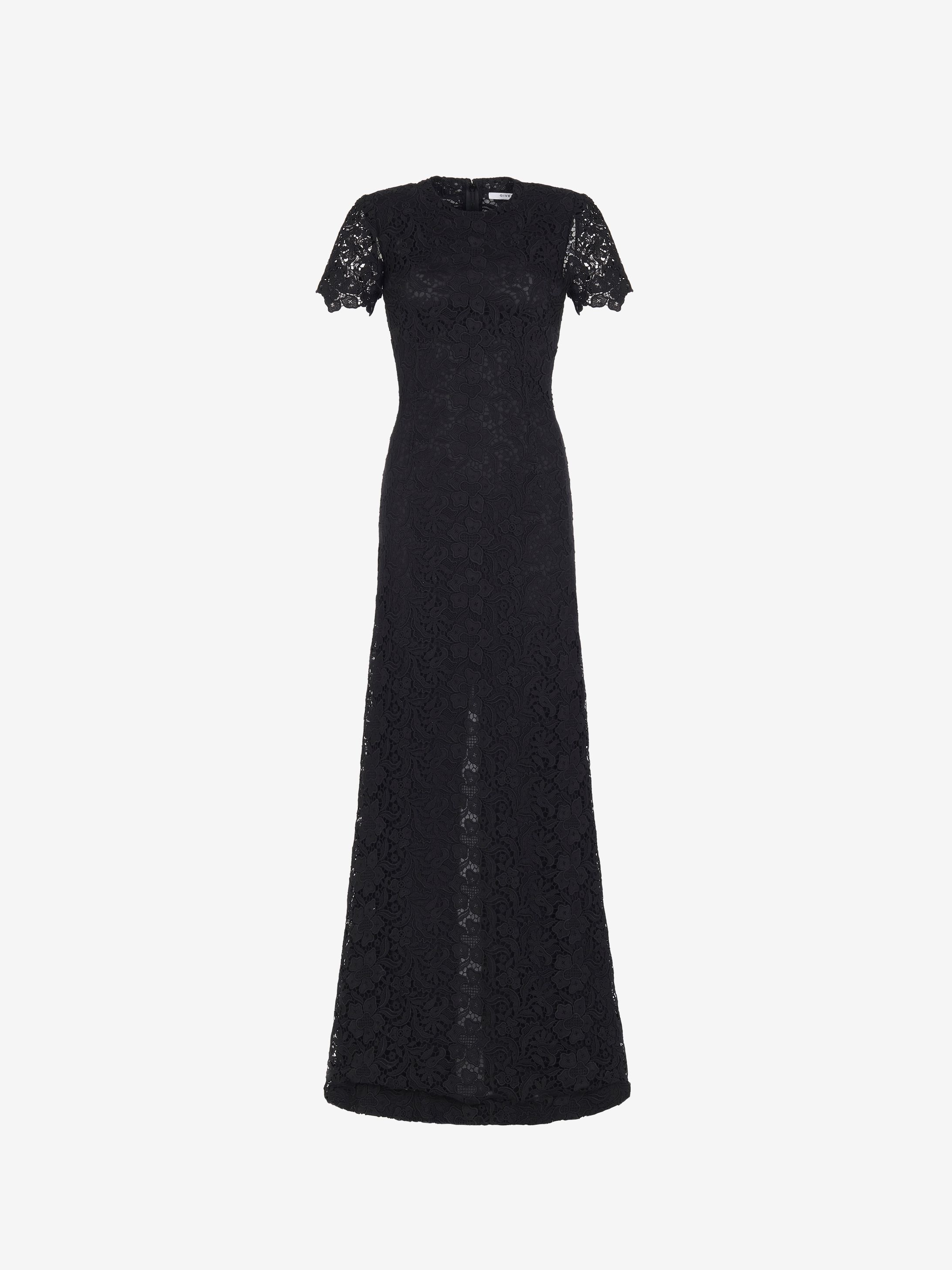 Long evening dress in guipure