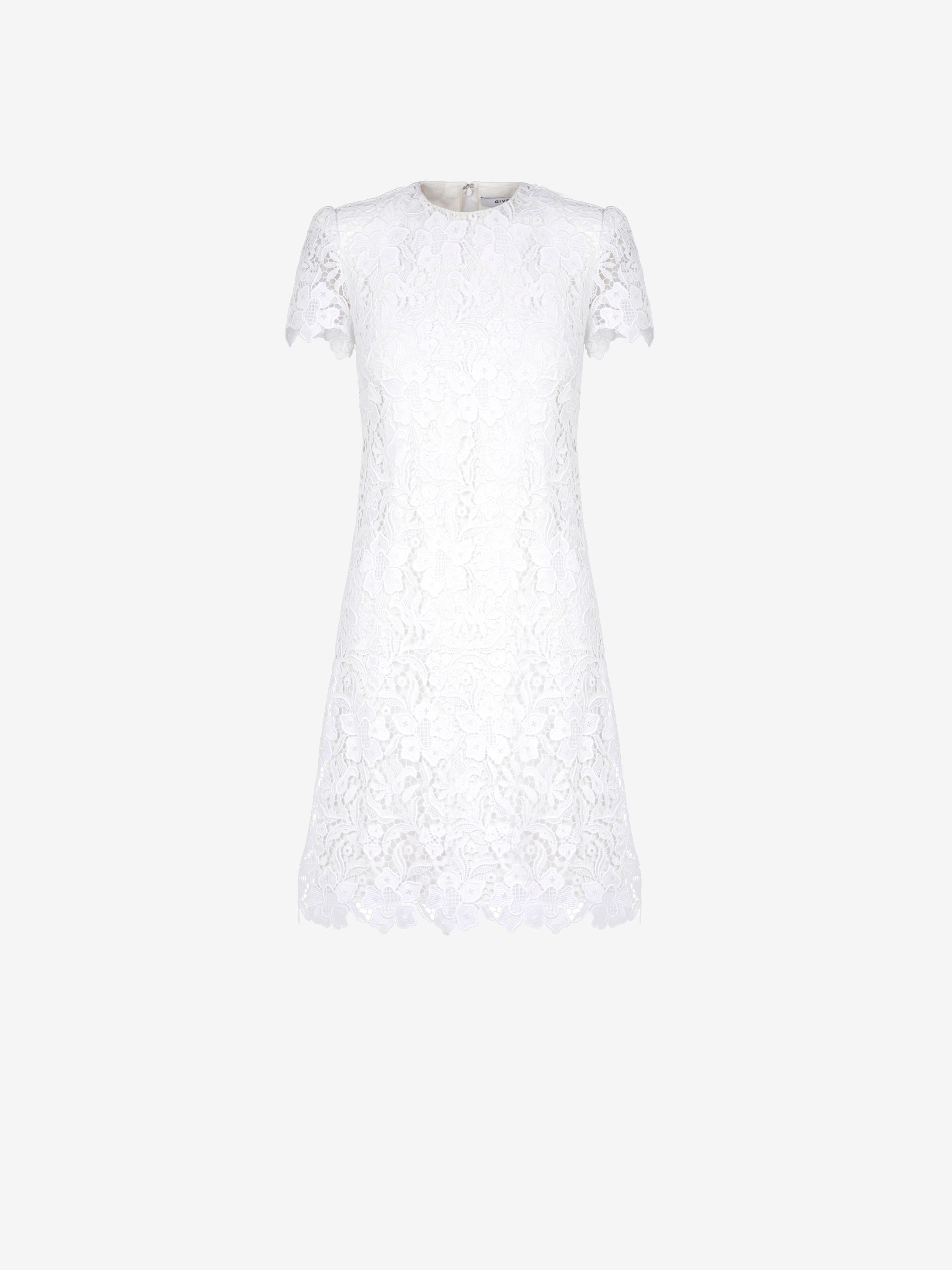 Short dress in guipure