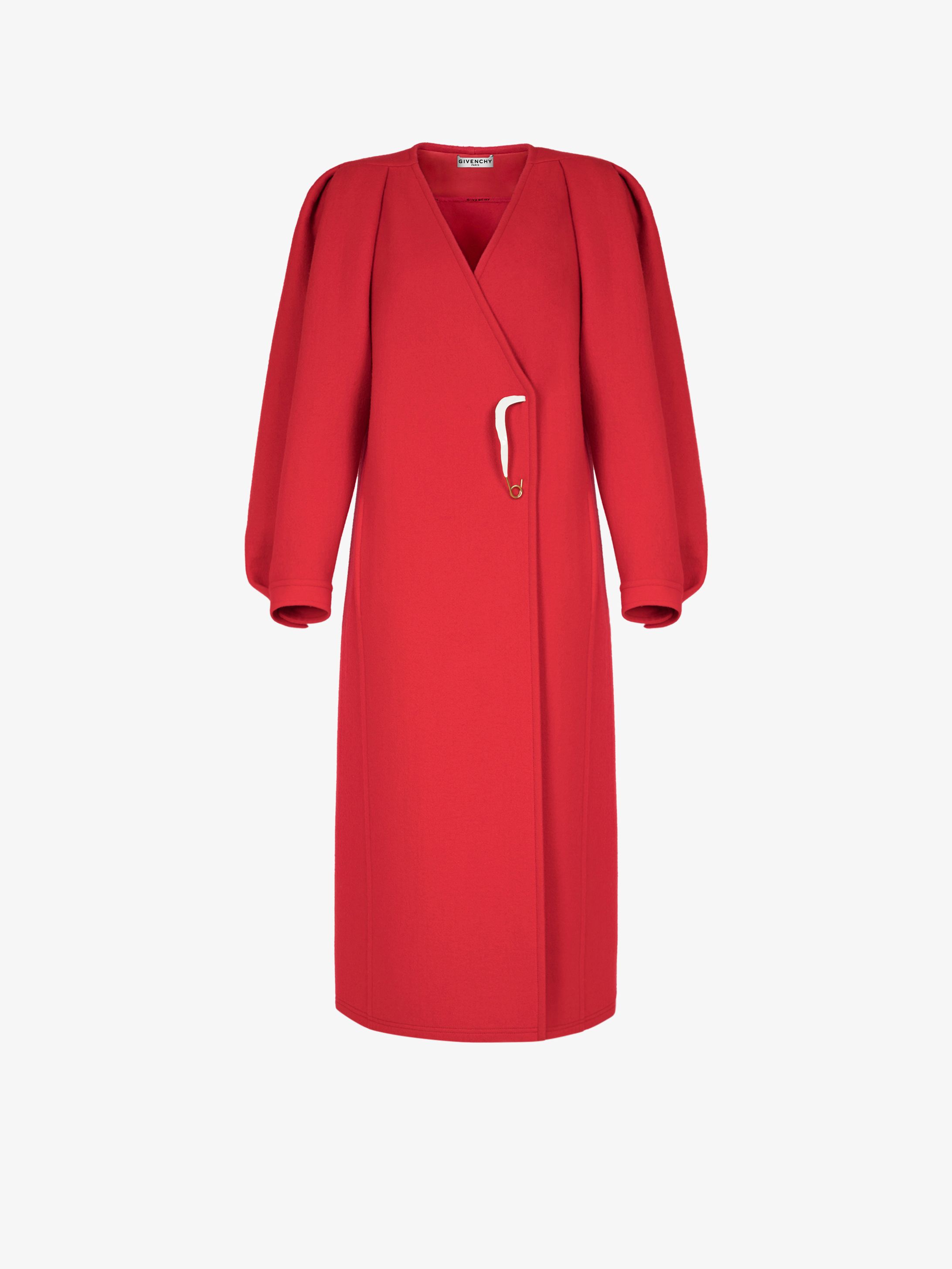 Coat in felted wool with varnished pin