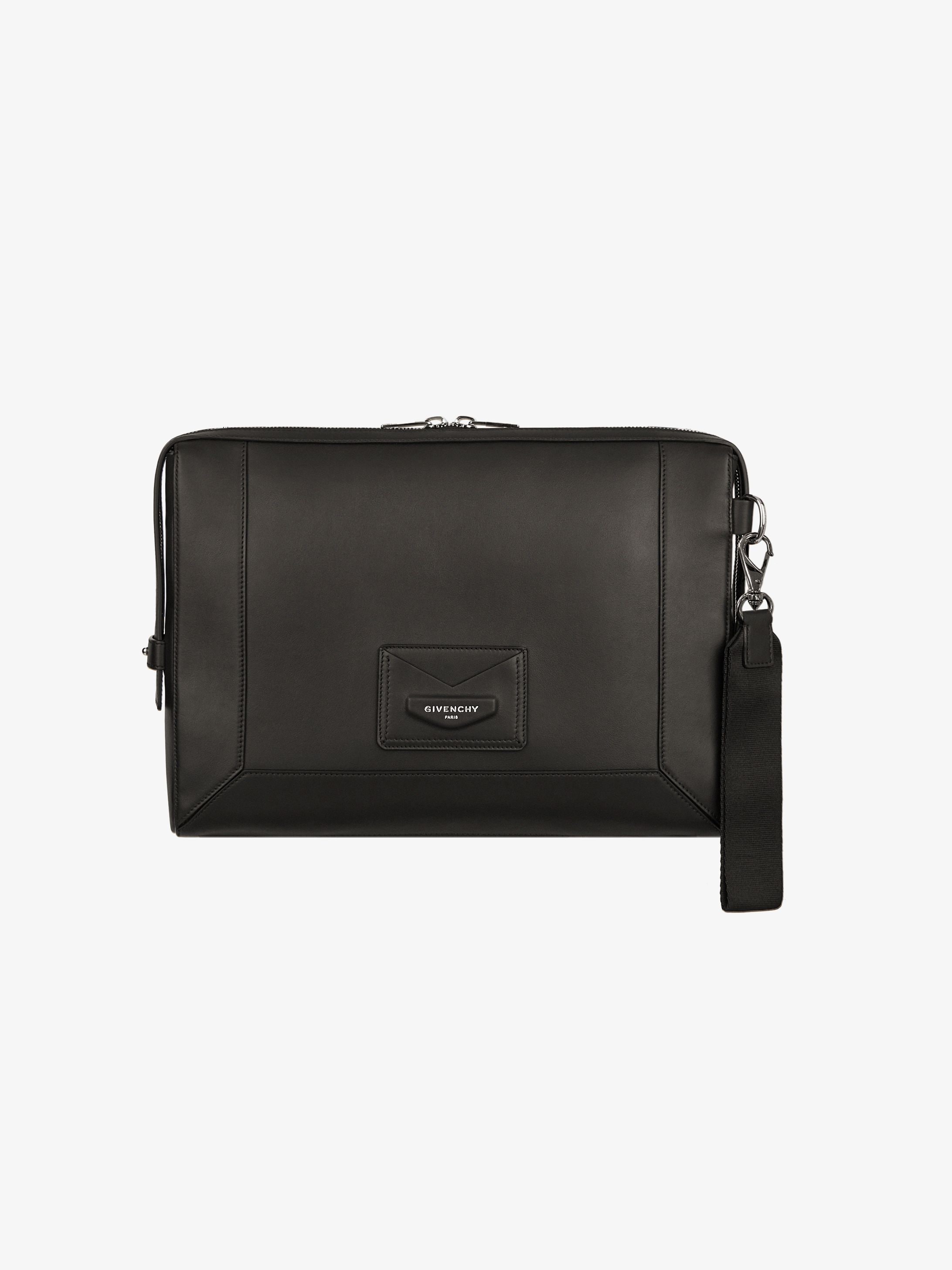 Messenger bag in leather