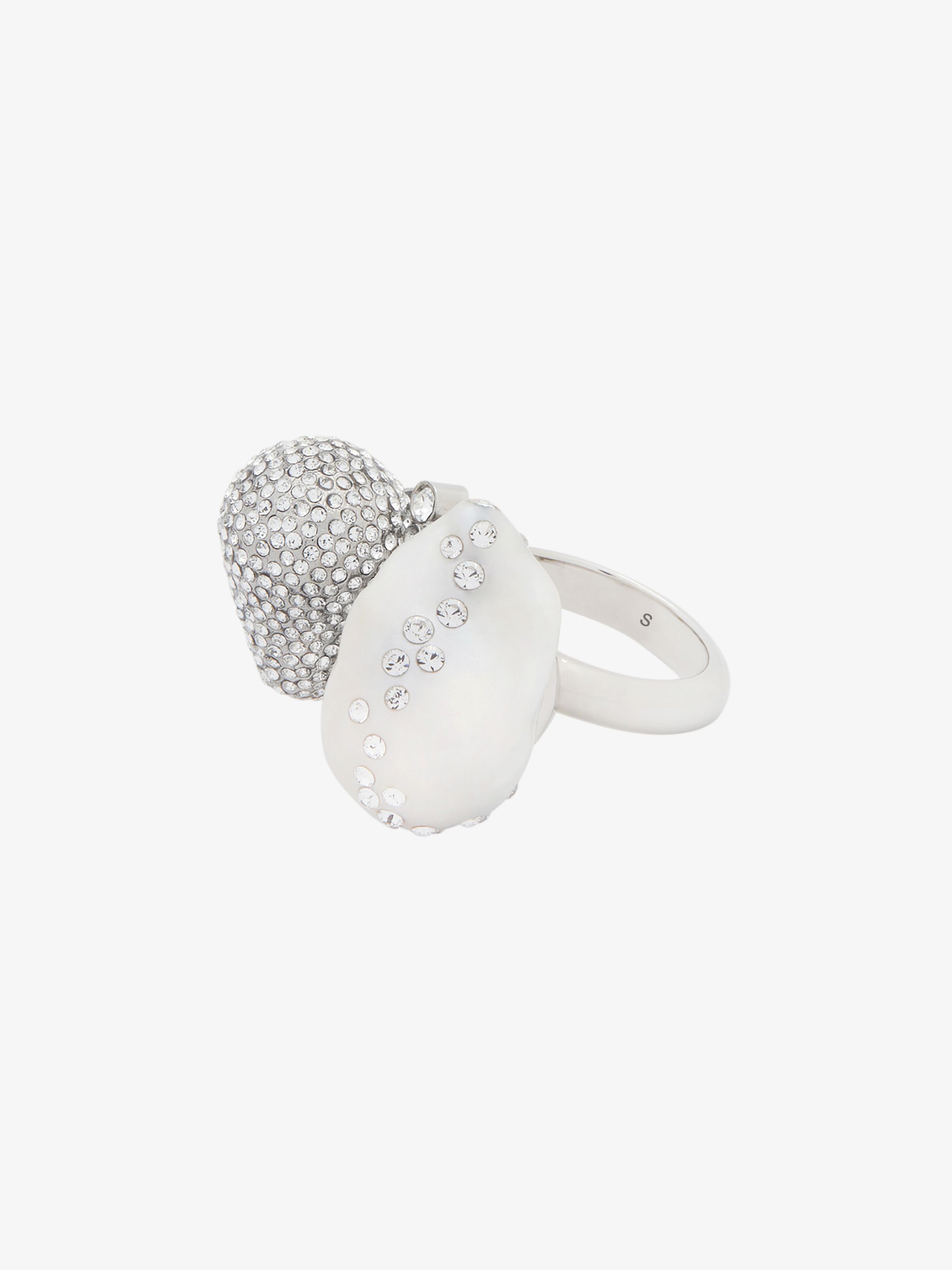 Ring in brass, crystals and pearls