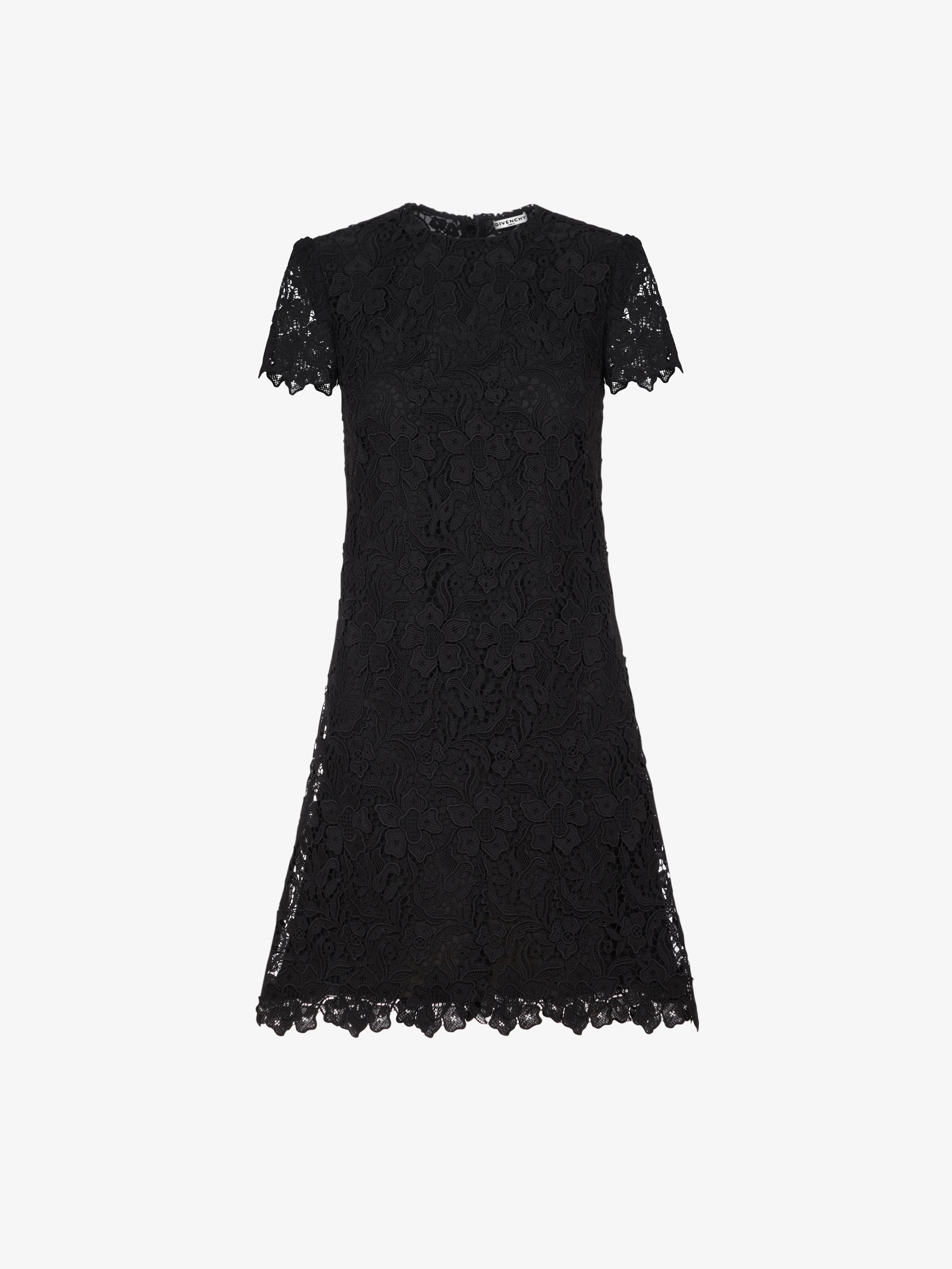 Short dress in guipure