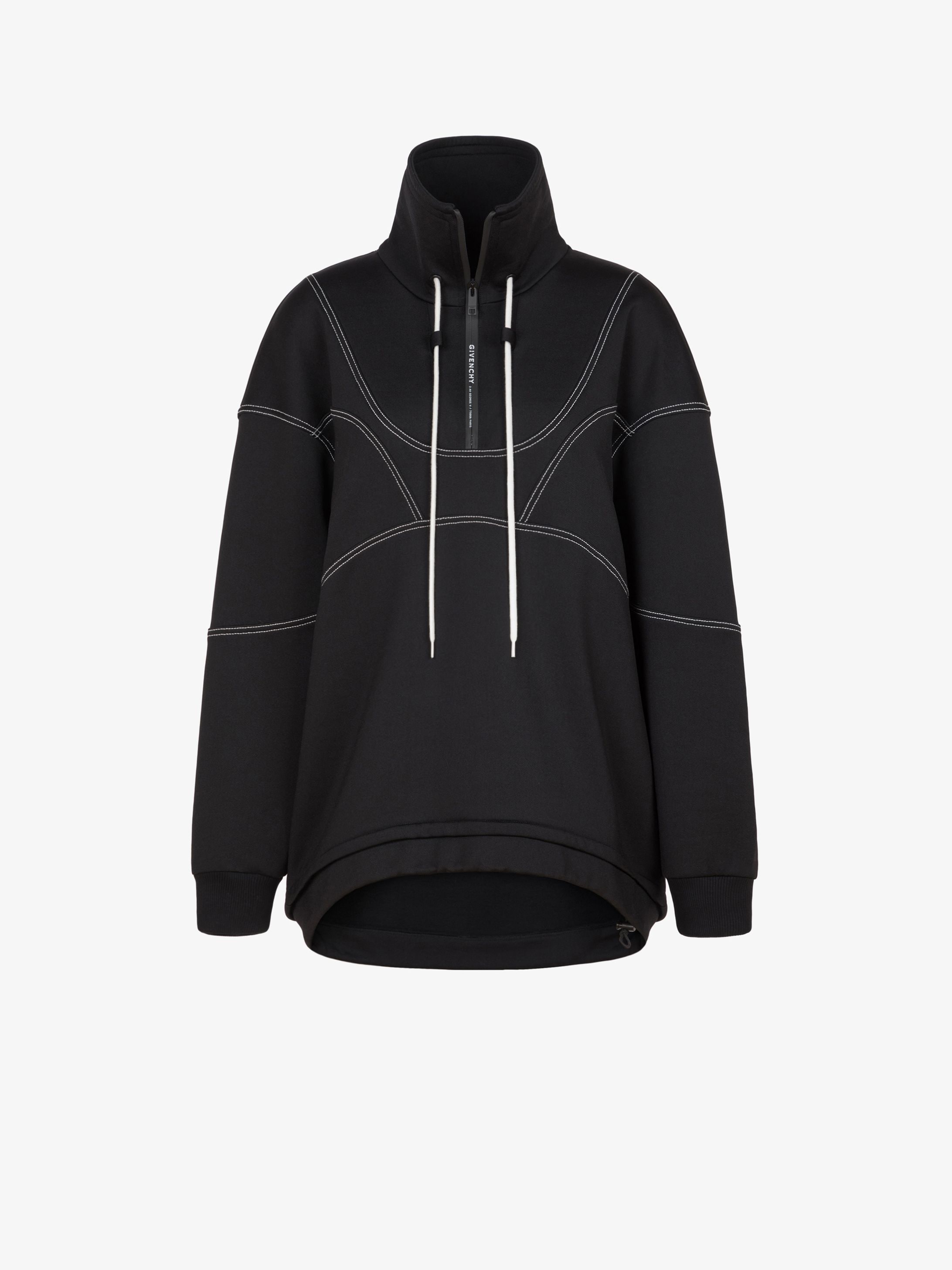 Oversized sweatshirt with contrasted stitching