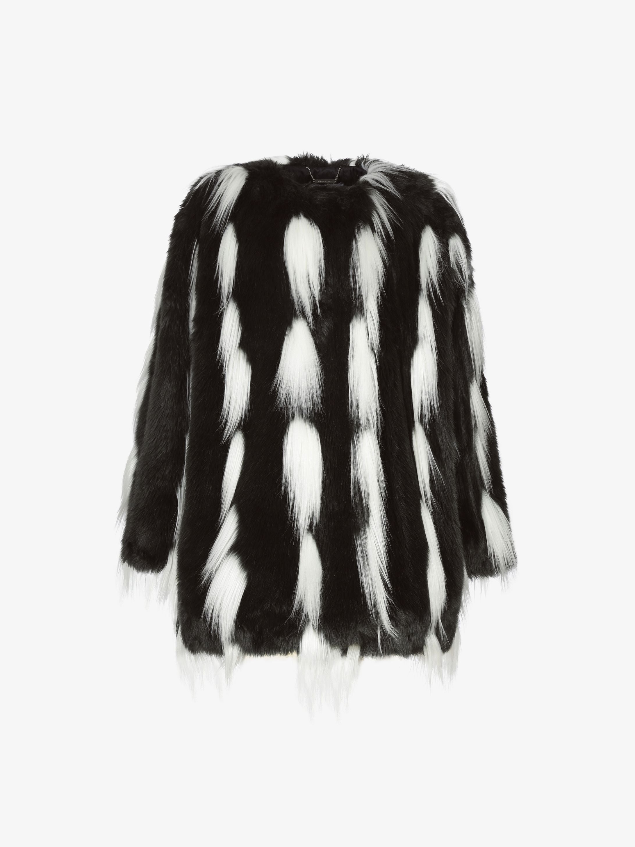 Bicolor coat in faux fur